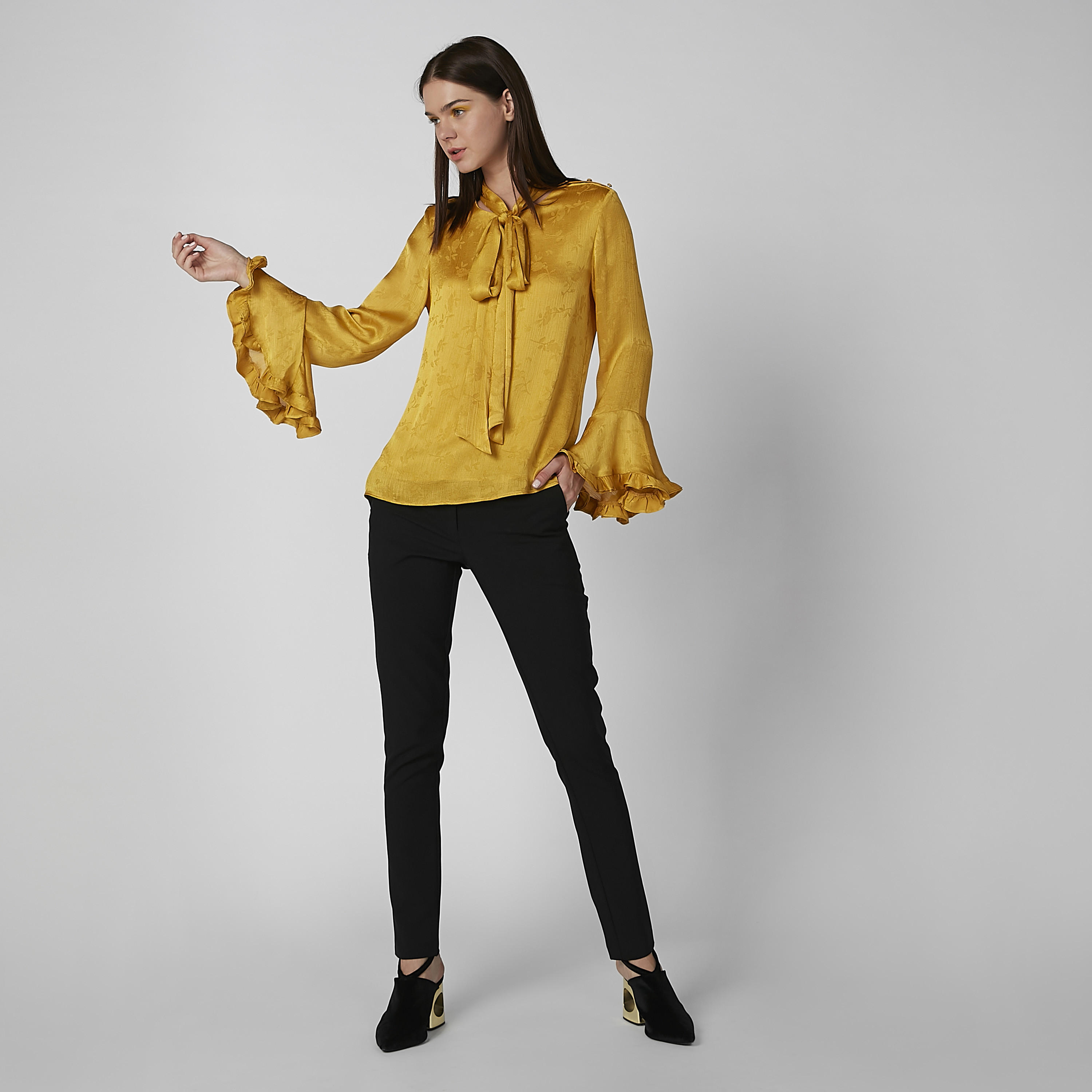 بلوزة بارزة الملمس بأكمام عريضة وفيونكة-women-clothing-shirtsandblouses-blouses-image-3