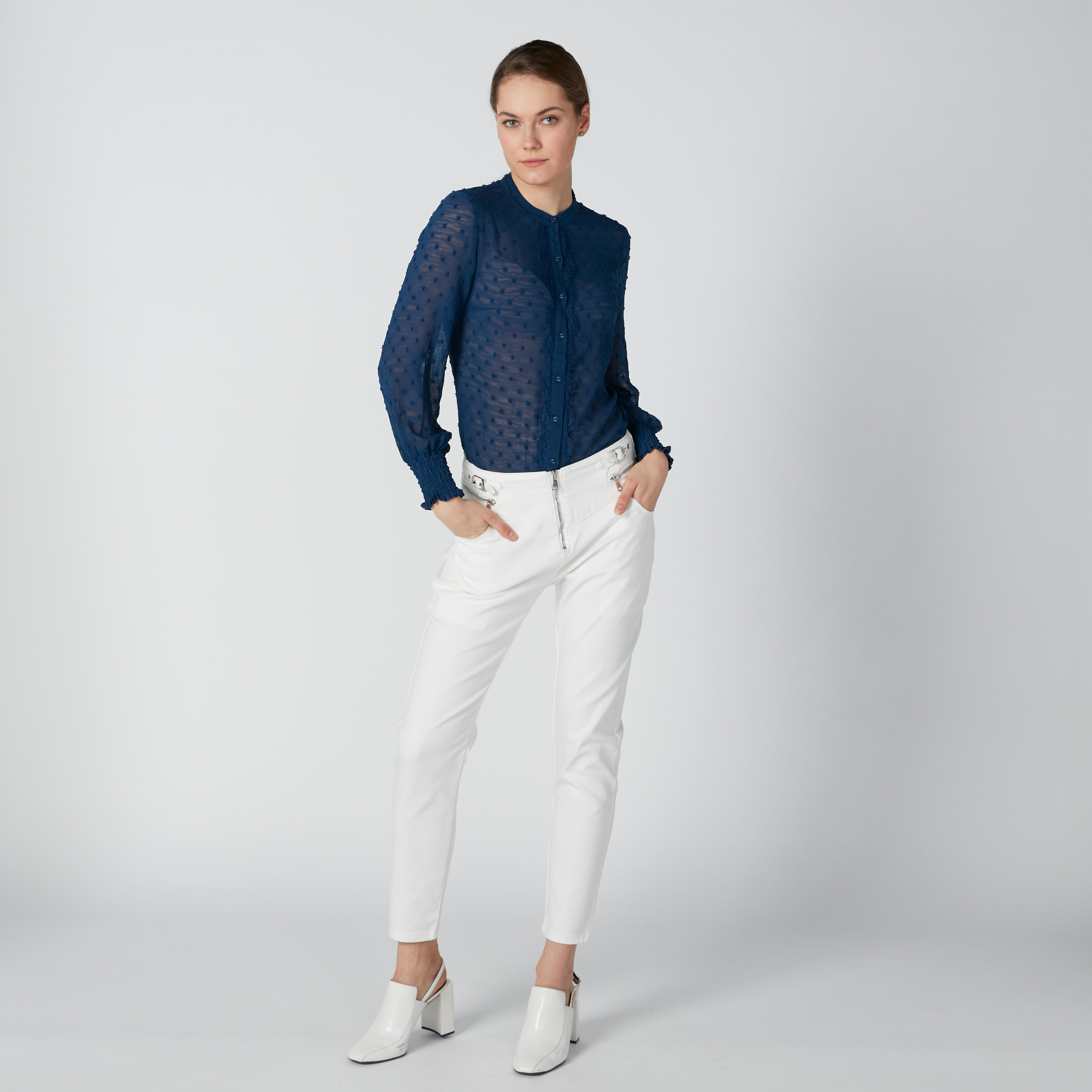 قميص بقصّة عاديّة وياقة ماندارين وتفاصيل دانتيل-women-clothing-shirtsandblouses-shirts-image-2
