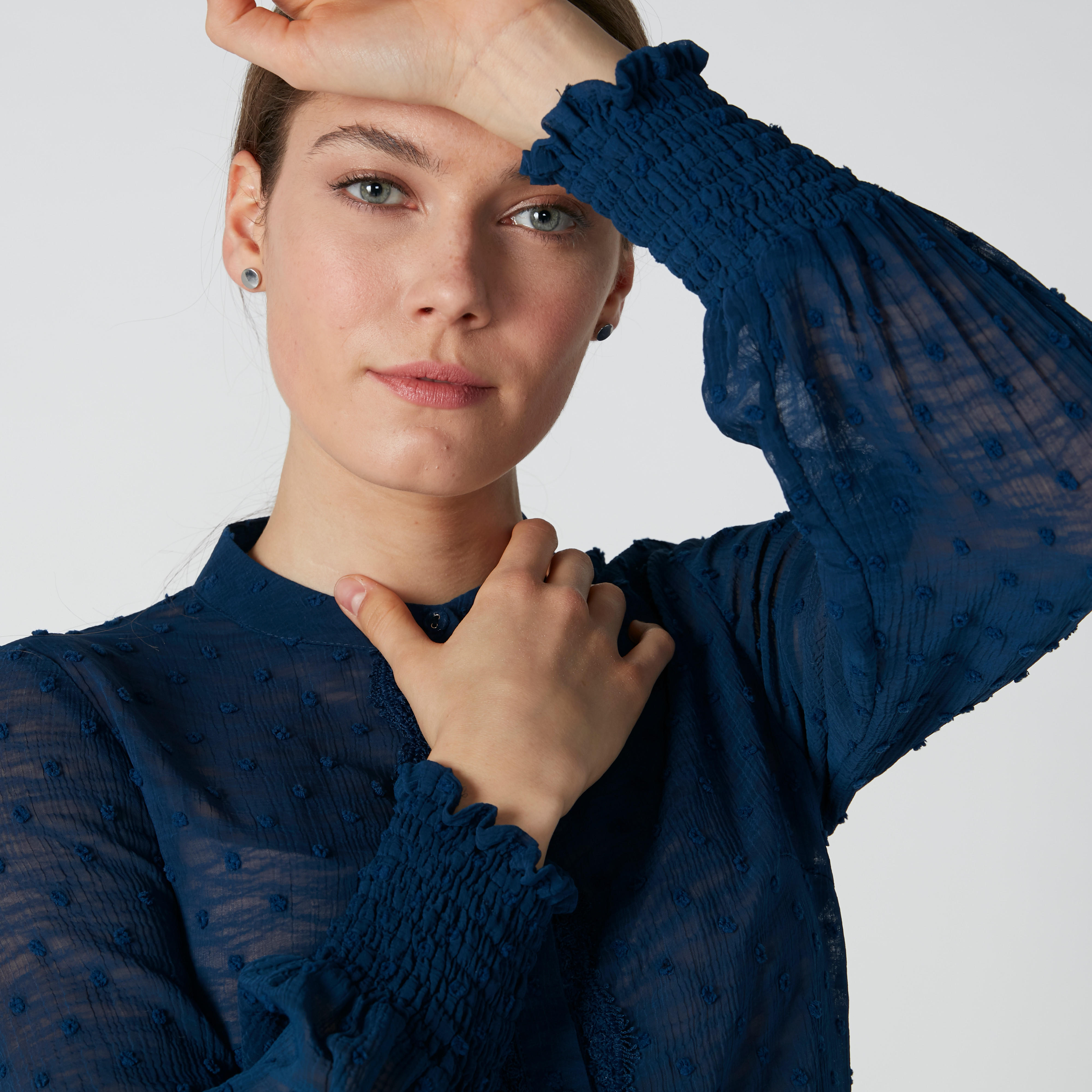 قميص بقصّة عاديّة وياقة ماندارين وتفاصيل دانتيل-women-clothing-shirtsandblouses-shirts-image-5
