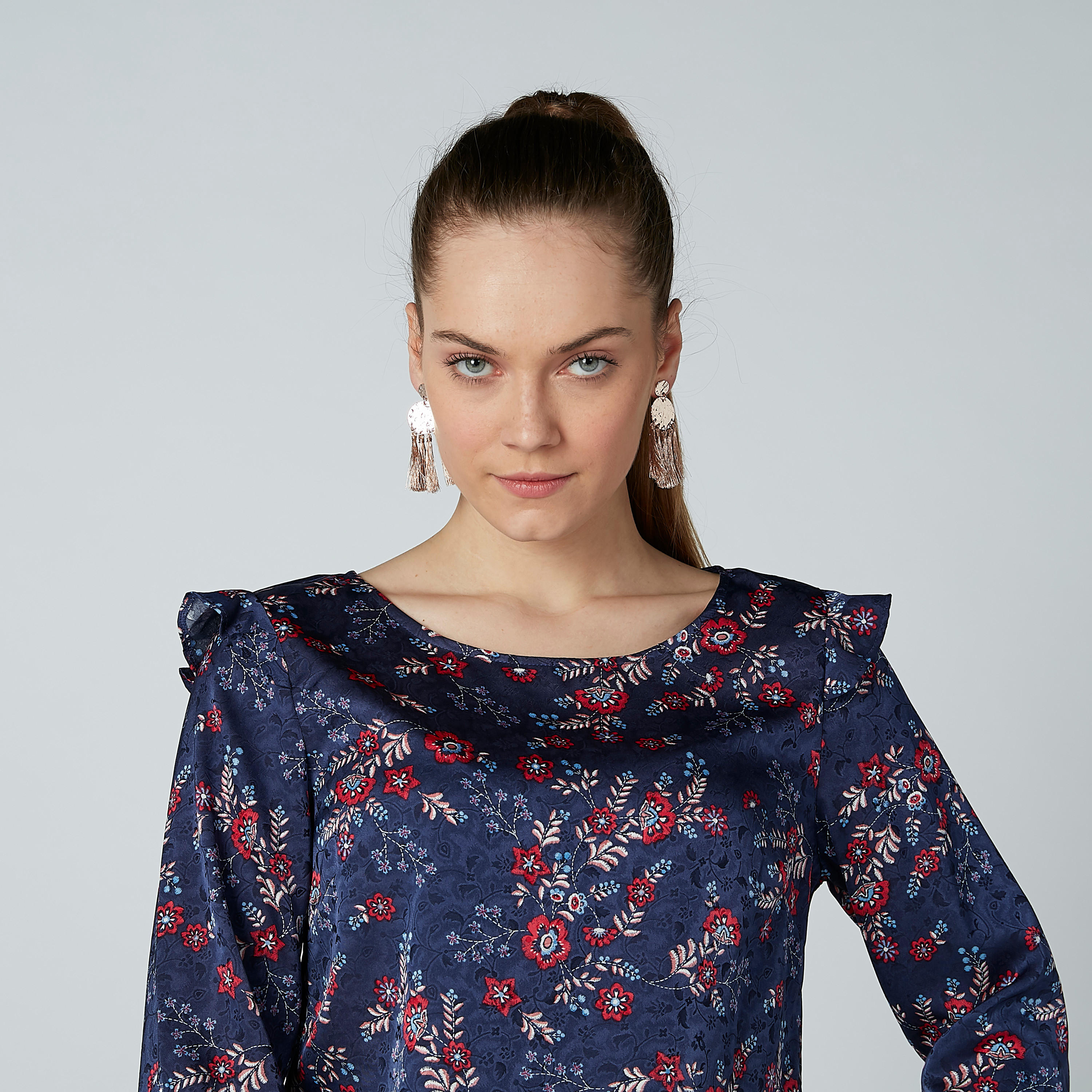بلوزة بياقة مستديرة وأكمام طويلة وطبعات زهرية-women-clothing-shirtsandblouses-blouses-image-1