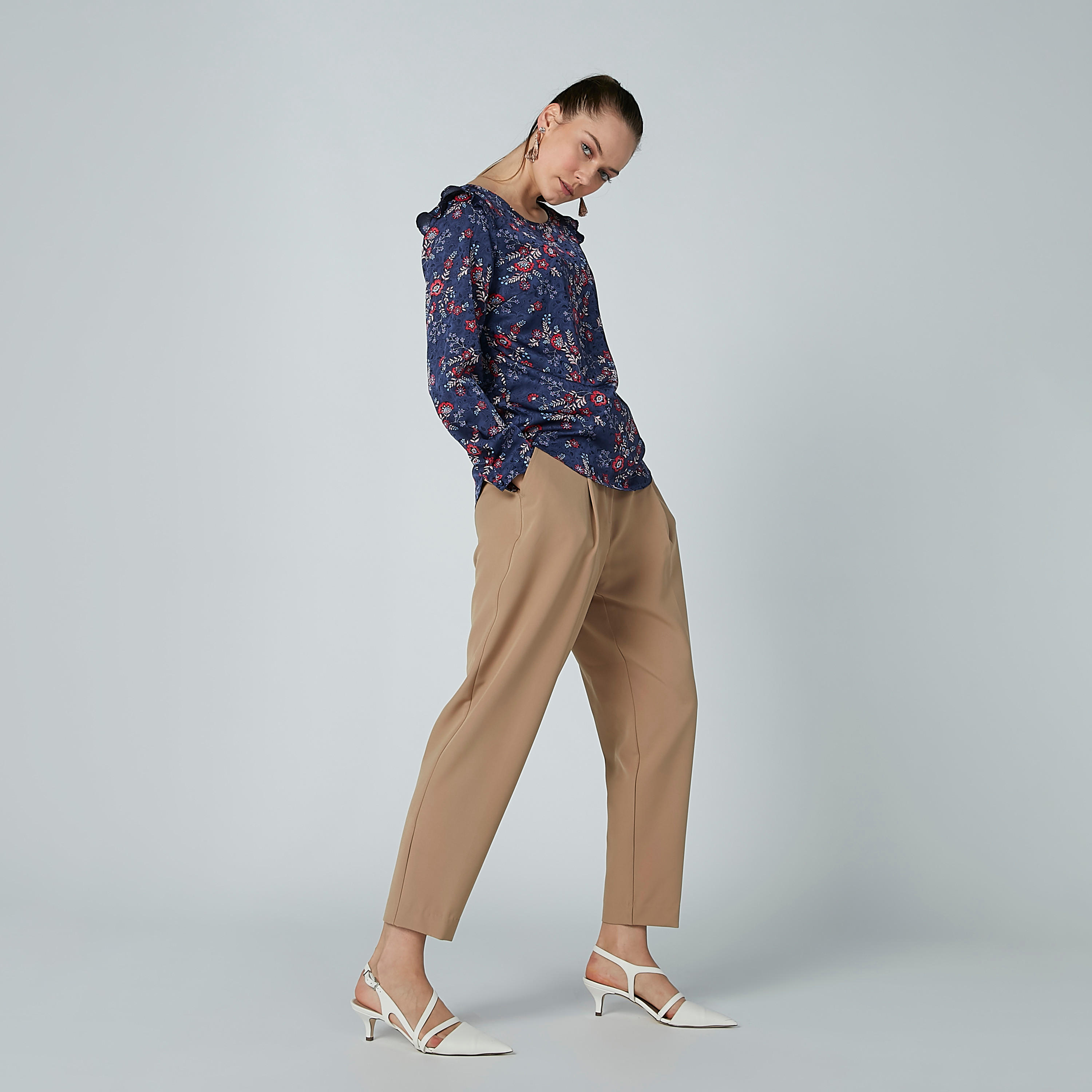 بلوزة بياقة مستديرة وأكمام طويلة وطبعات زهرية-women-clothing-shirtsandblouses-blouses-image-3