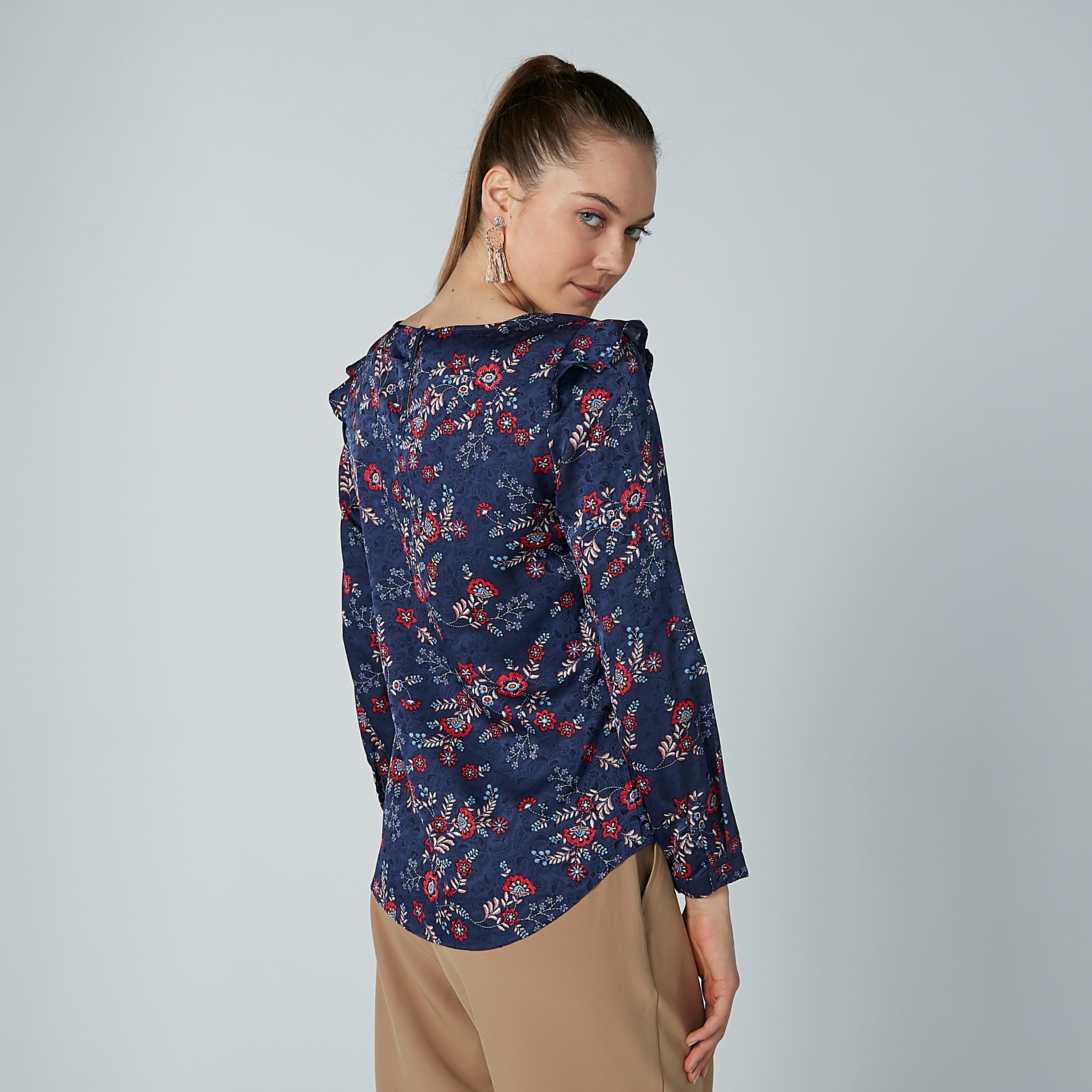 بلوزة بياقة مستديرة وأكمام طويلة وطبعات زهرية-women-clothing-shirtsandblouses-blouses-image-4
