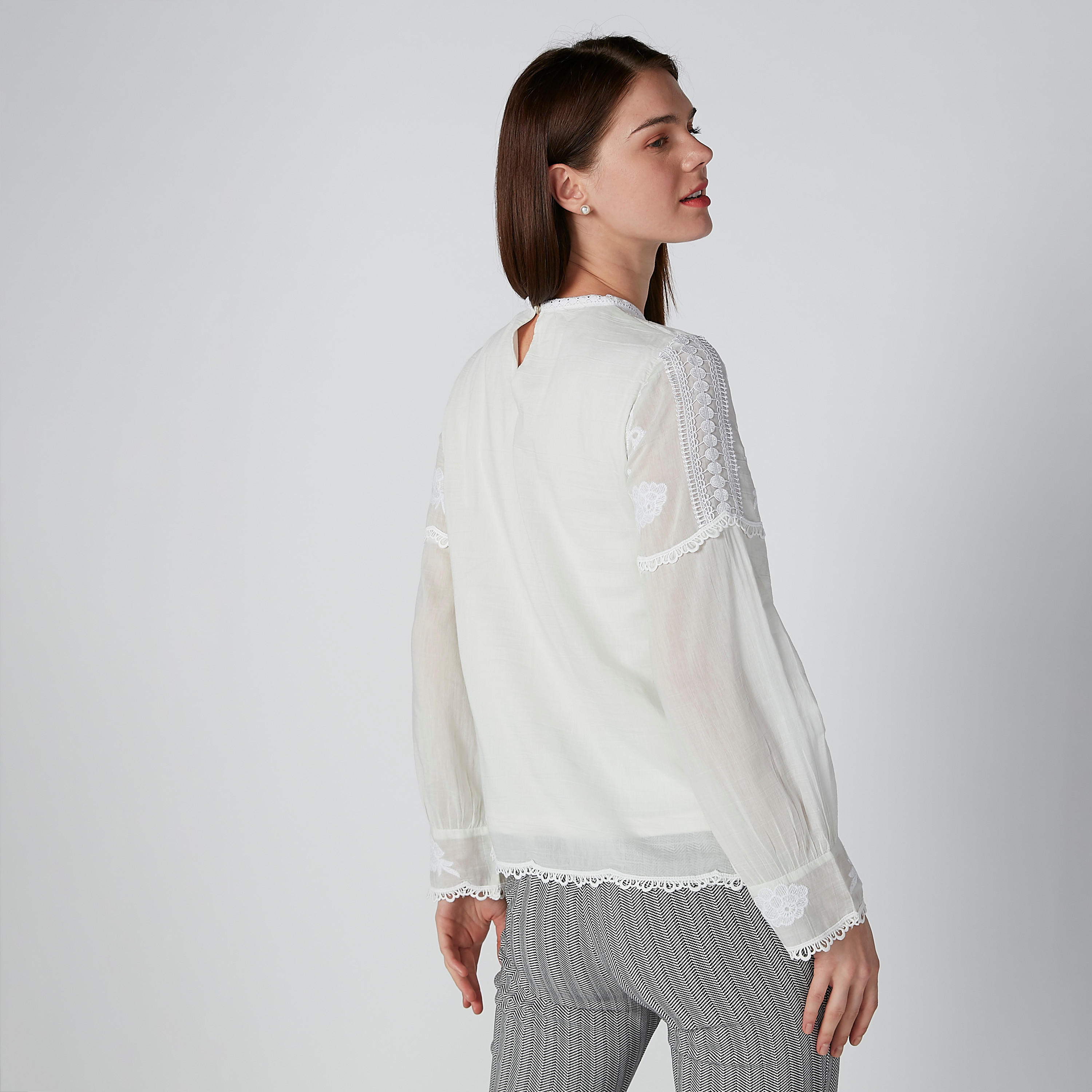 بلوزة مطرزة بياقة ضيّقة وأكمام طويلة-women-clothing-shirtsandblouses-blouses-image-2