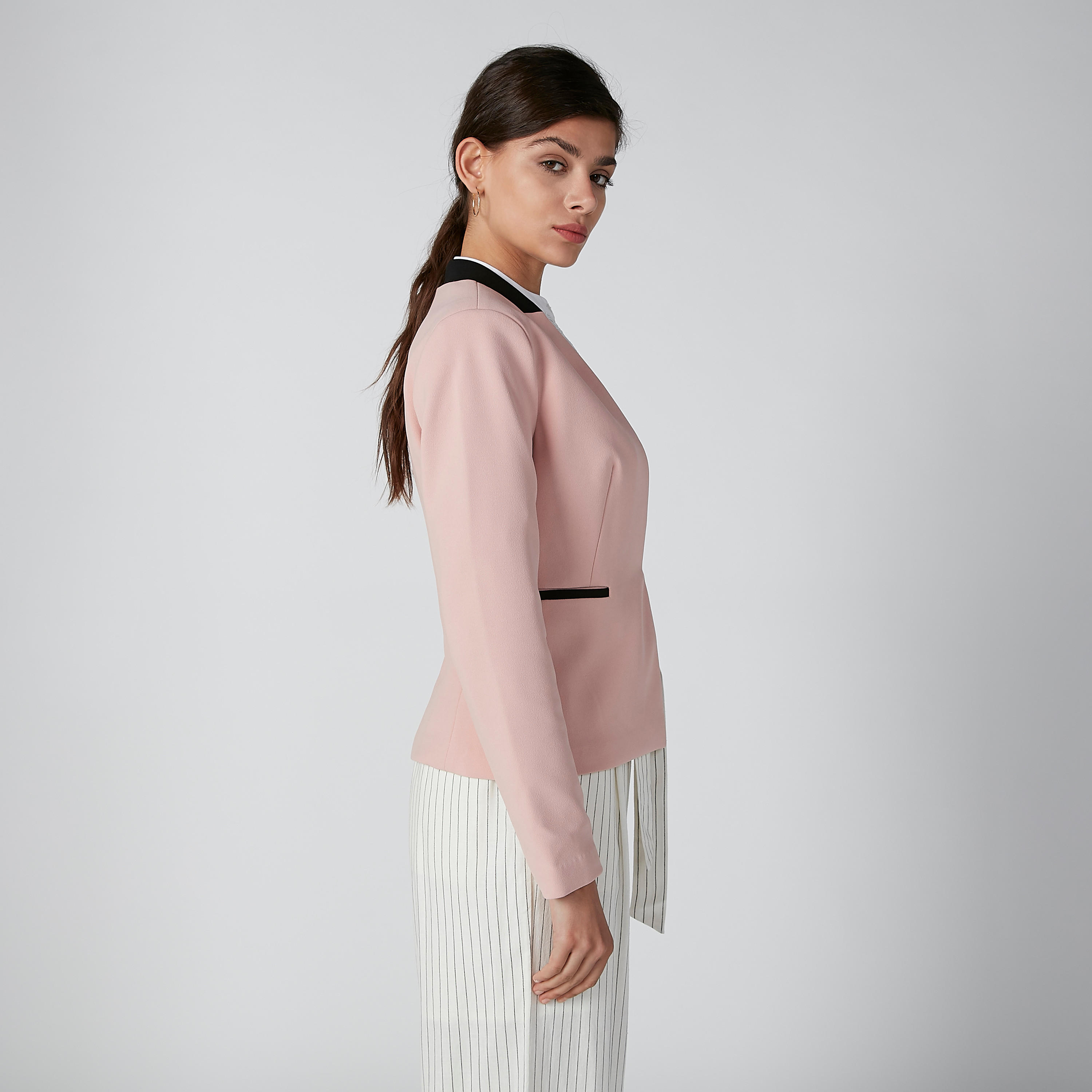 بليزر بأكمام طويلة وجيوب-women-clothing-coatsandjackets-blazers-image-4