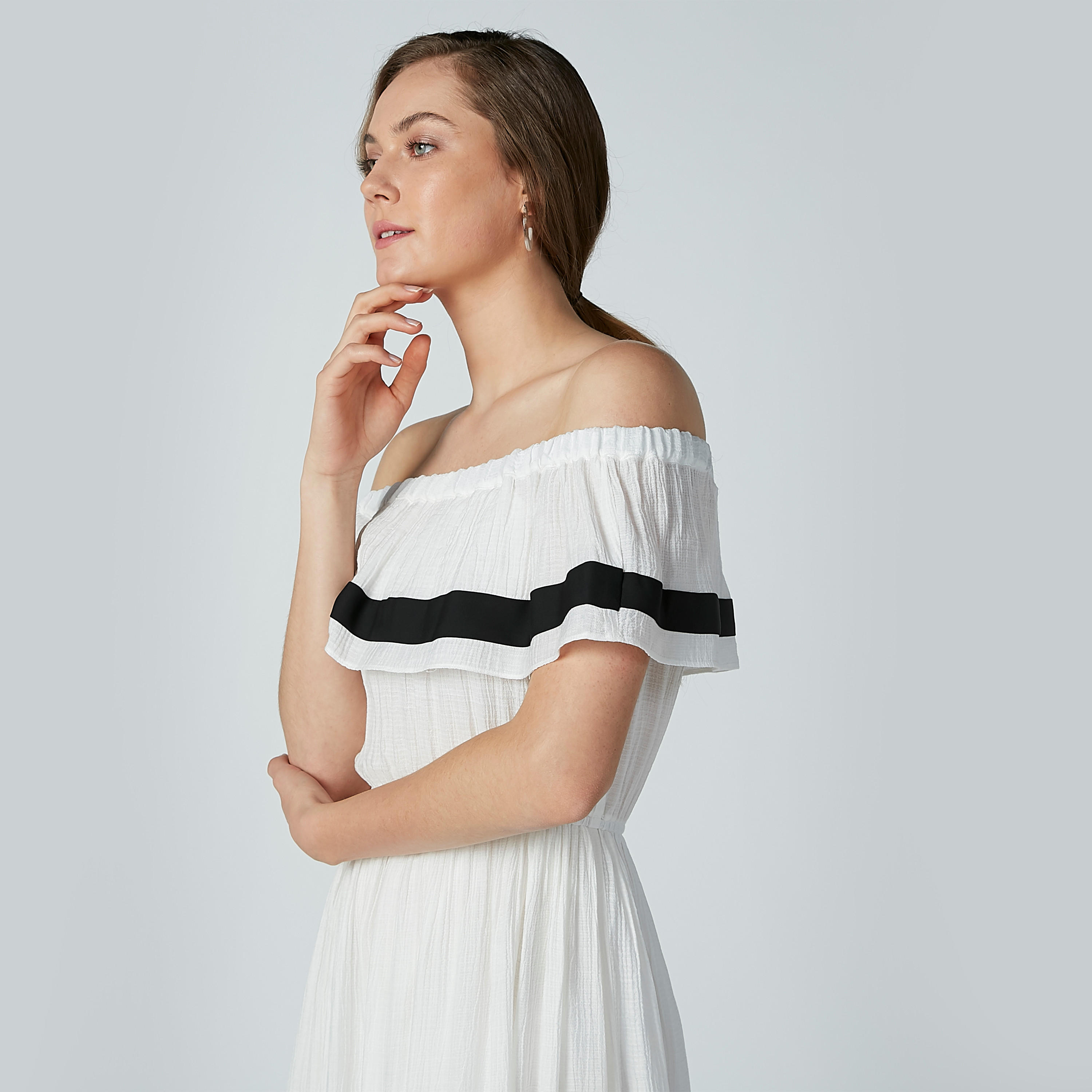فستان مقلّم متوسط الطول بأكتاف مكشوفة-women-clothing-dresses-image-4