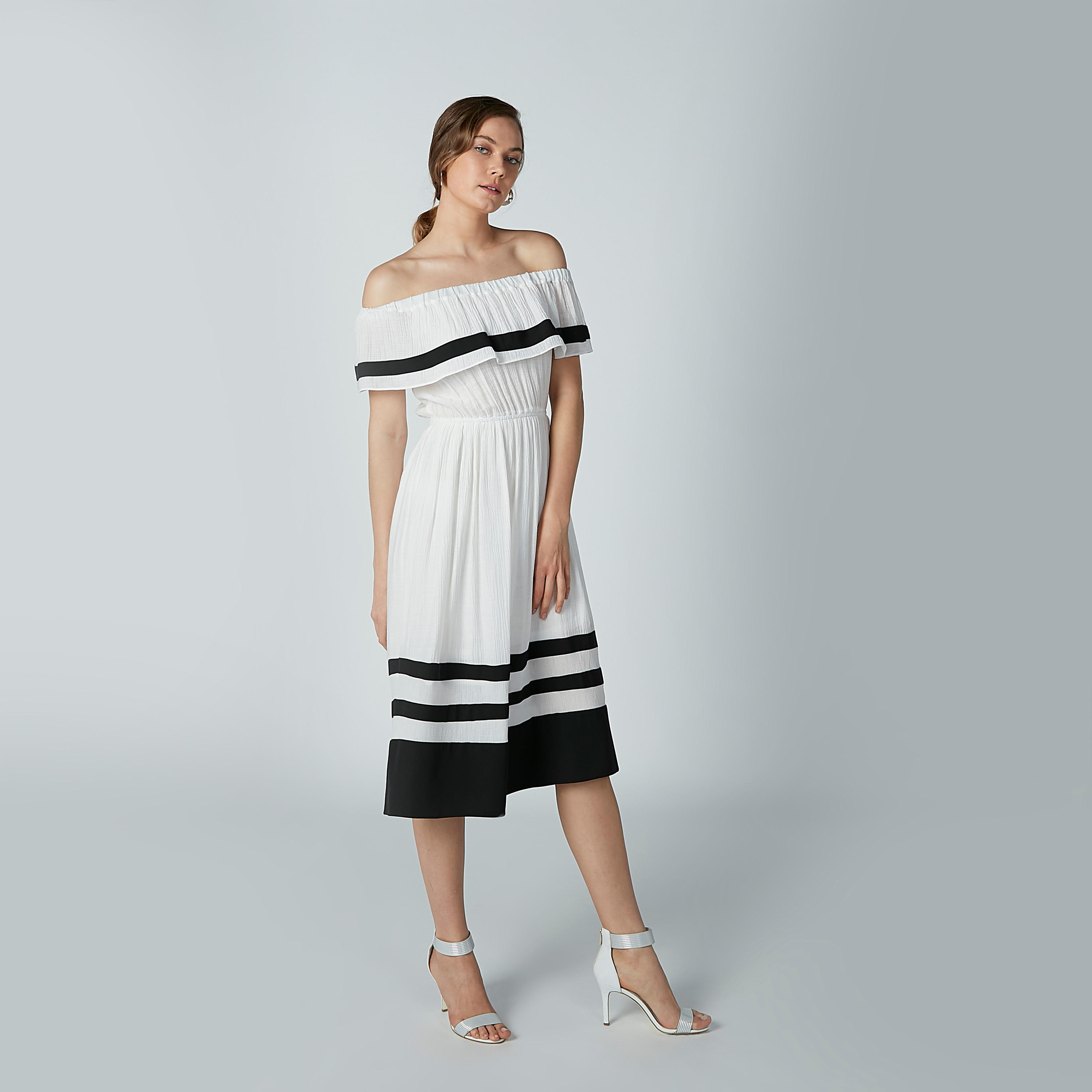 فستان مقلّم متوسط الطول بأكتاف مكشوفة-women-clothing-dresses-image-2