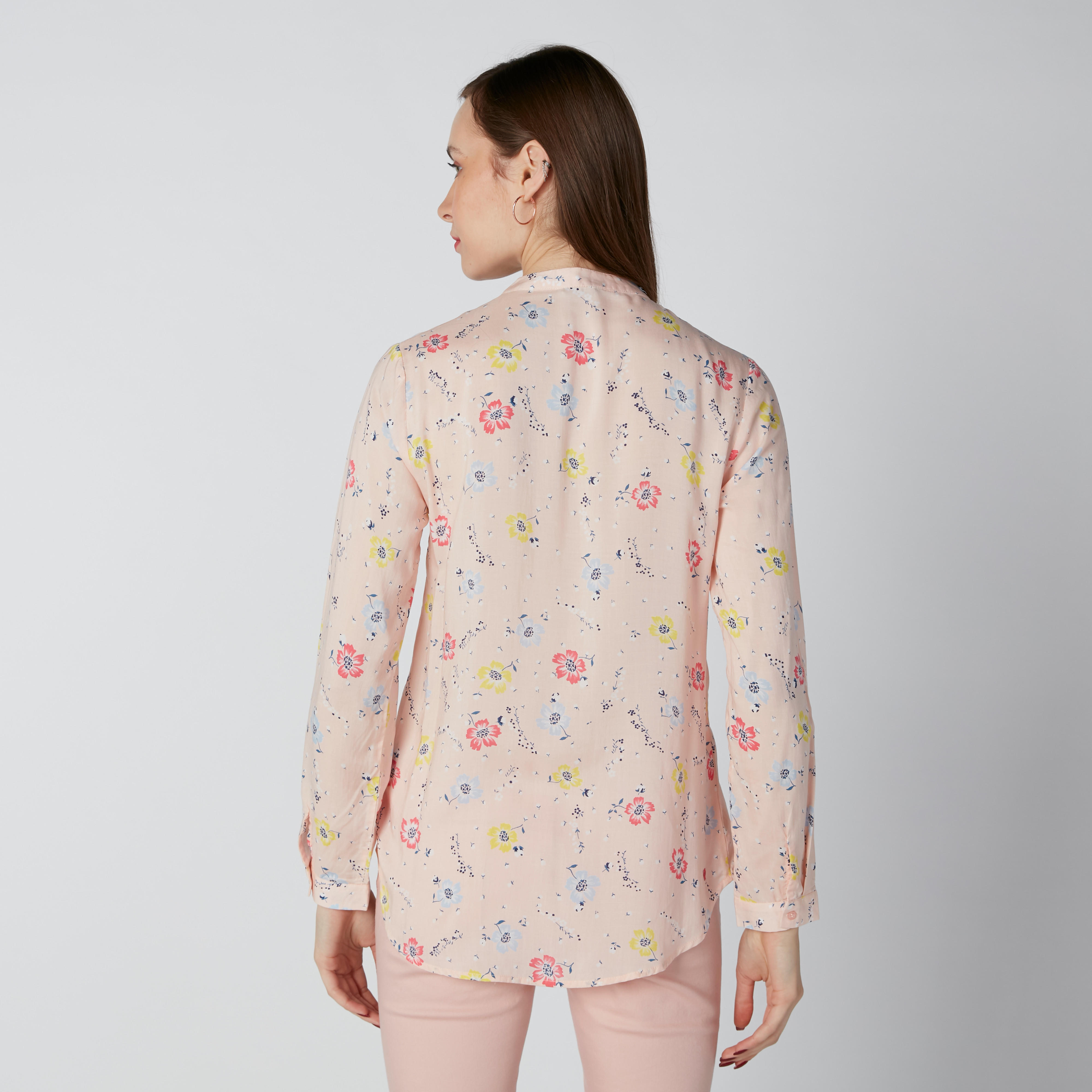 قميص بياقة ماندارين وأزرار غير مرئية وطبعات زهرية-women-clothing-shirtsandblouses-shirts-image-2