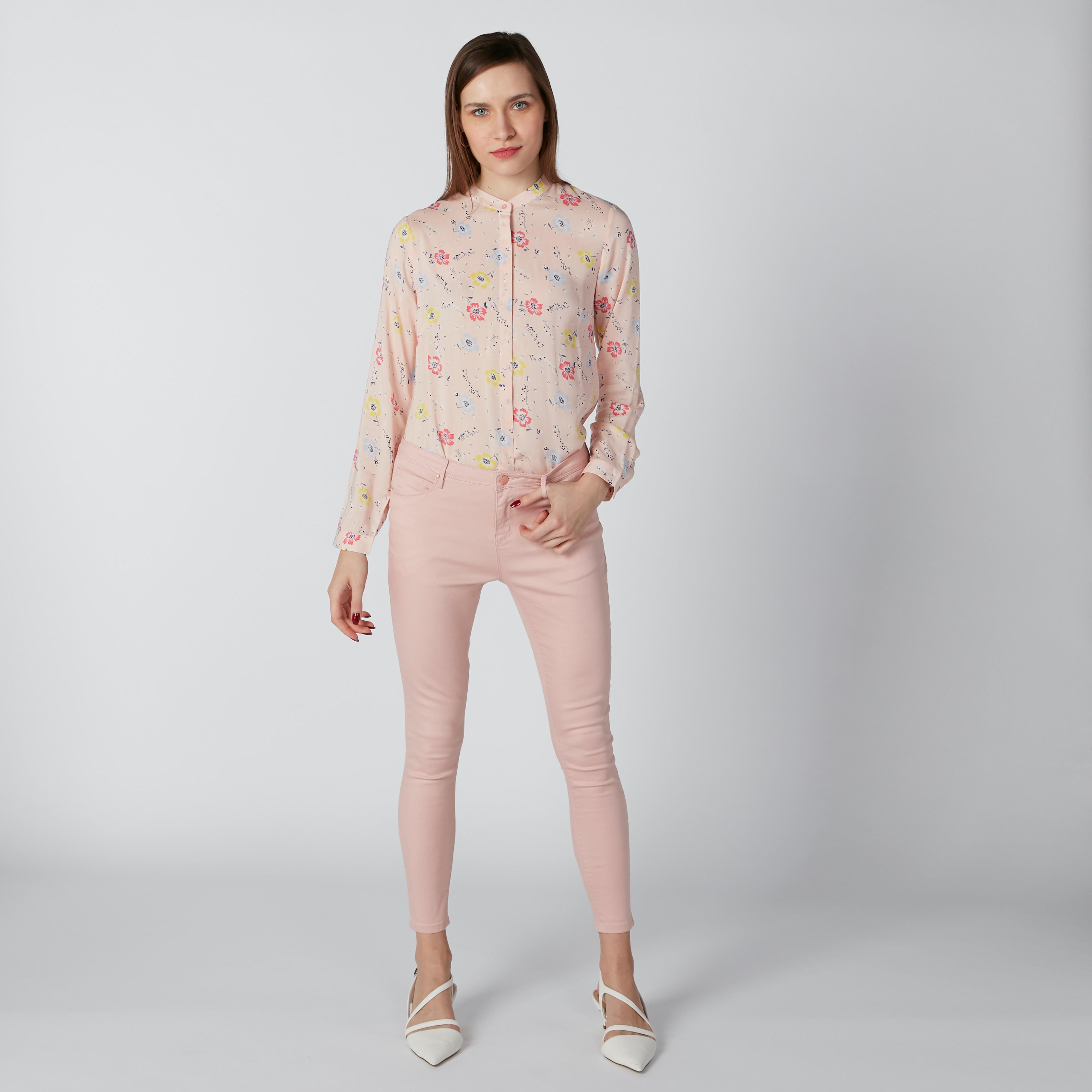 قميص بياقة ماندارين وأزرار غير مرئية وطبعات زهرية-women-clothing-shirtsandblouses-shirts-image-3