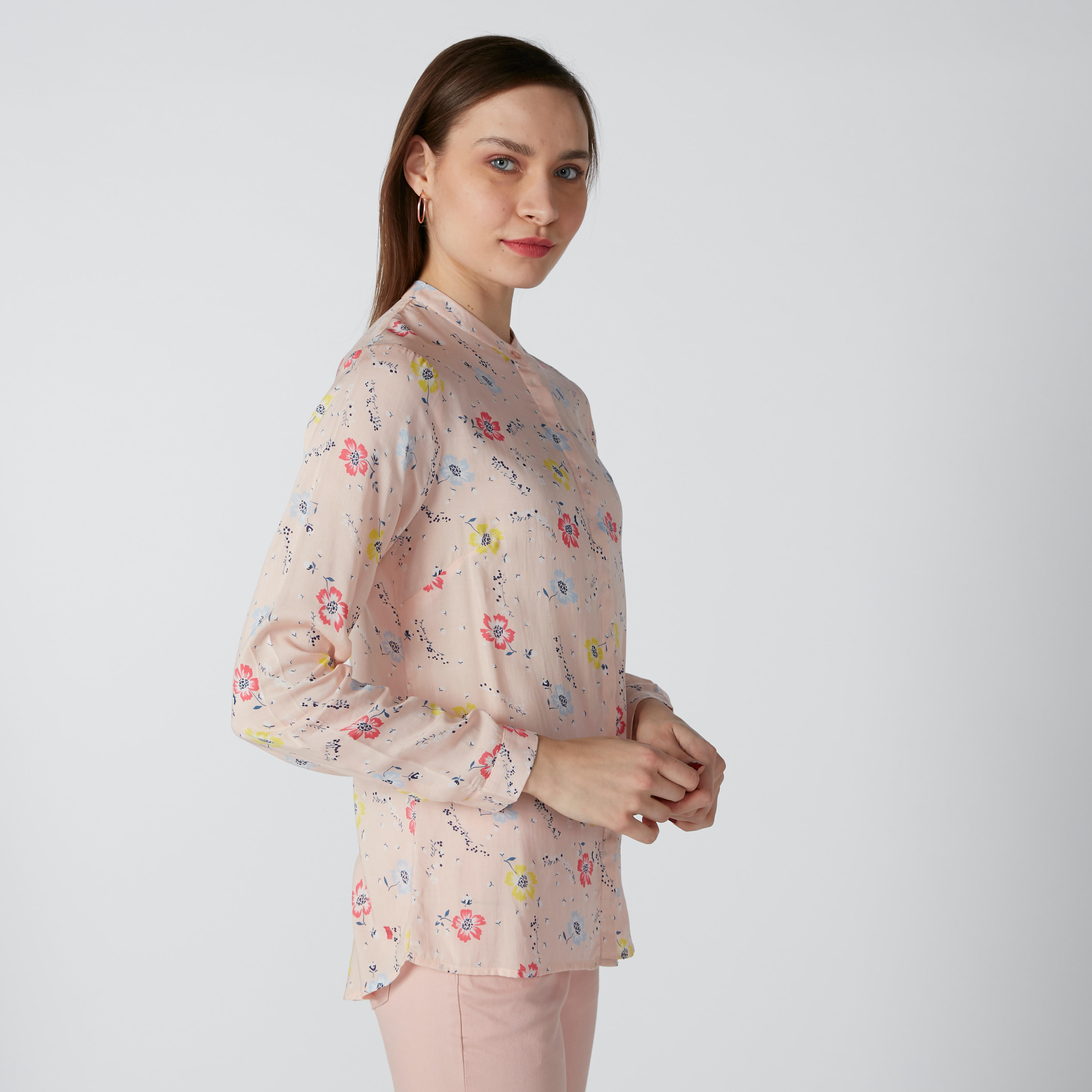قميص بياقة ماندارين وأزرار غير مرئية وطبعات زهرية-women-clothing-shirtsandblouses-shirts-image-4