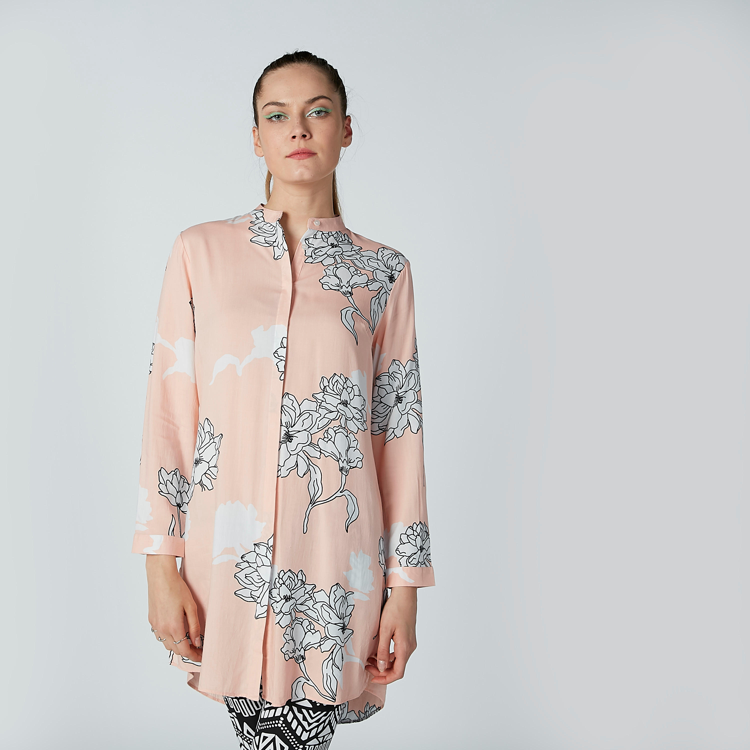 تونيك قميص بأكمام طويلة وأزرار غير مرئية وطبعات زهرية-women-clothing-shirtsandblouses-blouses-image-1