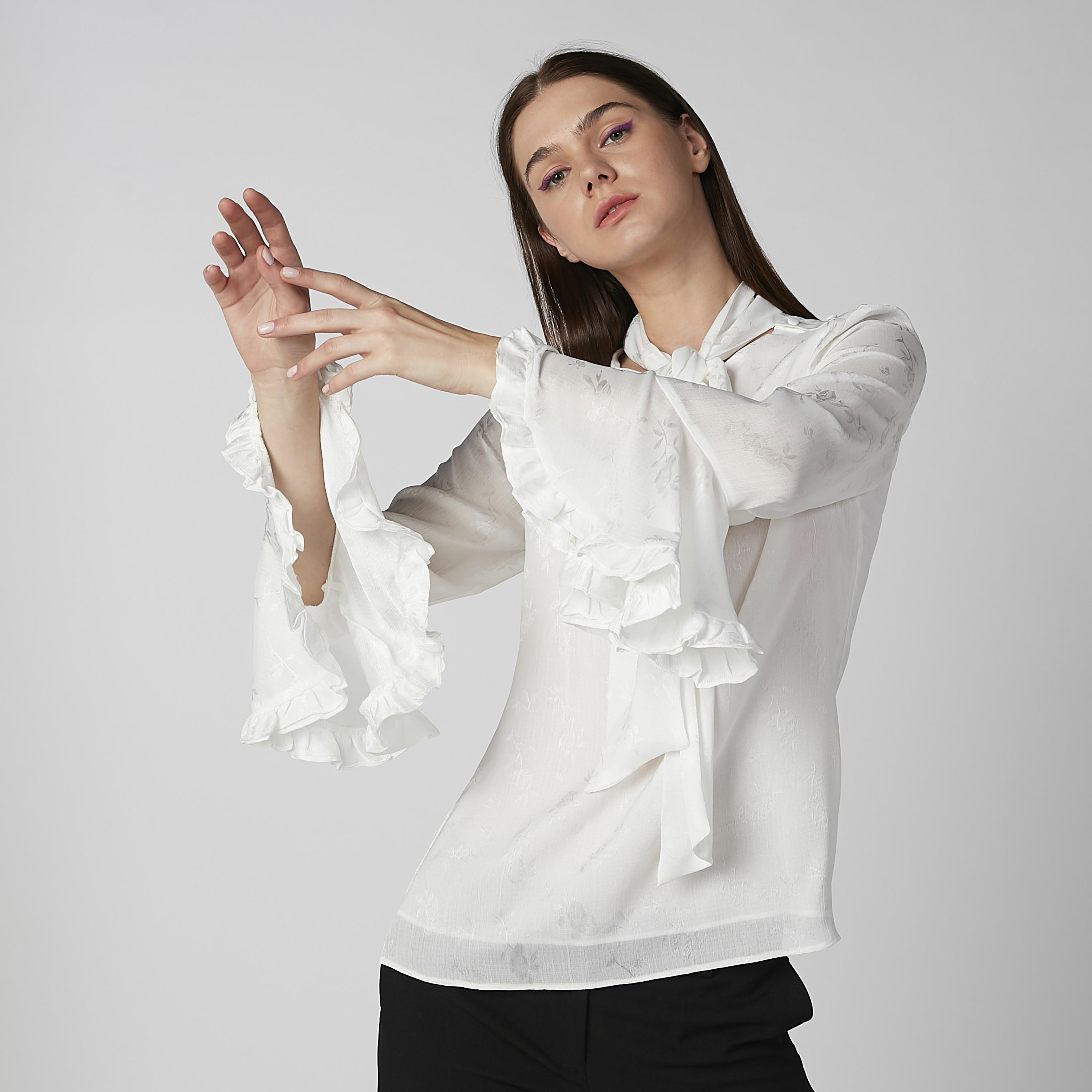 بلوزة سادة بأكمام واسعة أزهار وفيونكة-women-clothing-shirtsandblouses-blouses-image-1