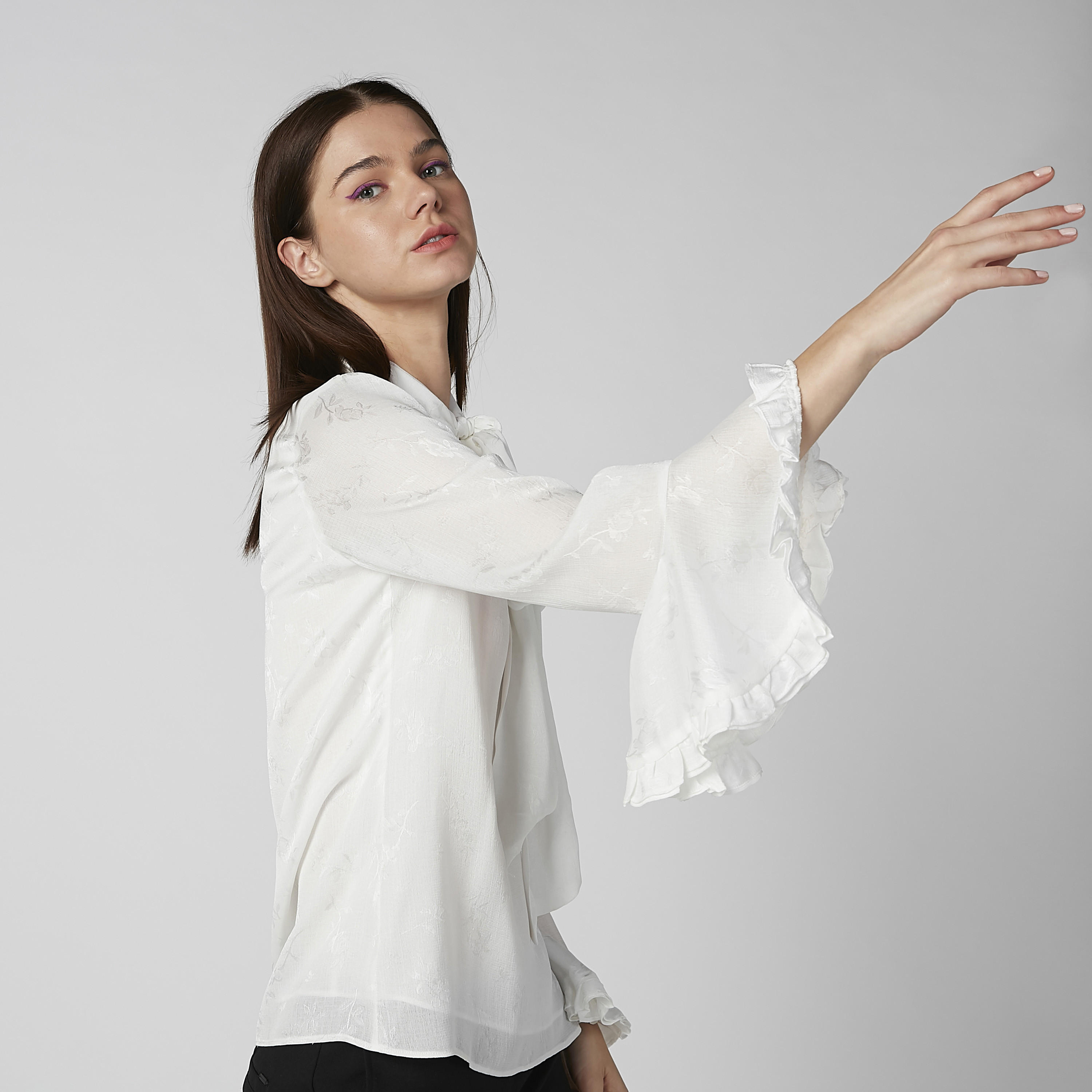 بلوزة سادة بأكمام واسعة أزهار وفيونكة-women-clothing-shirtsandblouses-blouses-image-5
