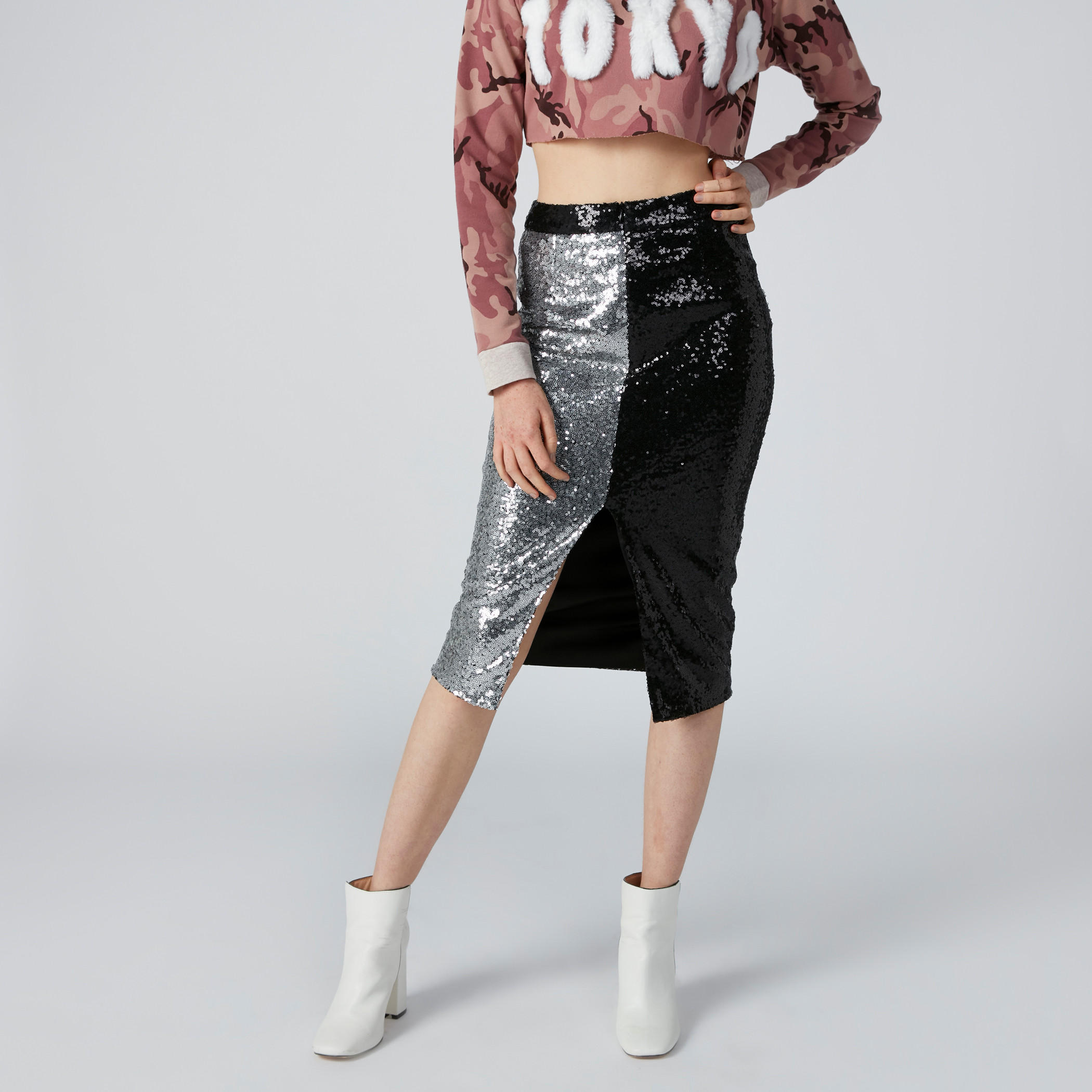 تنورة متوسطة الطول بقصّة ضيّقة وتفاصيل ترتر وفتحة أمامية-women-clothing-bottoms-skirts-image-1