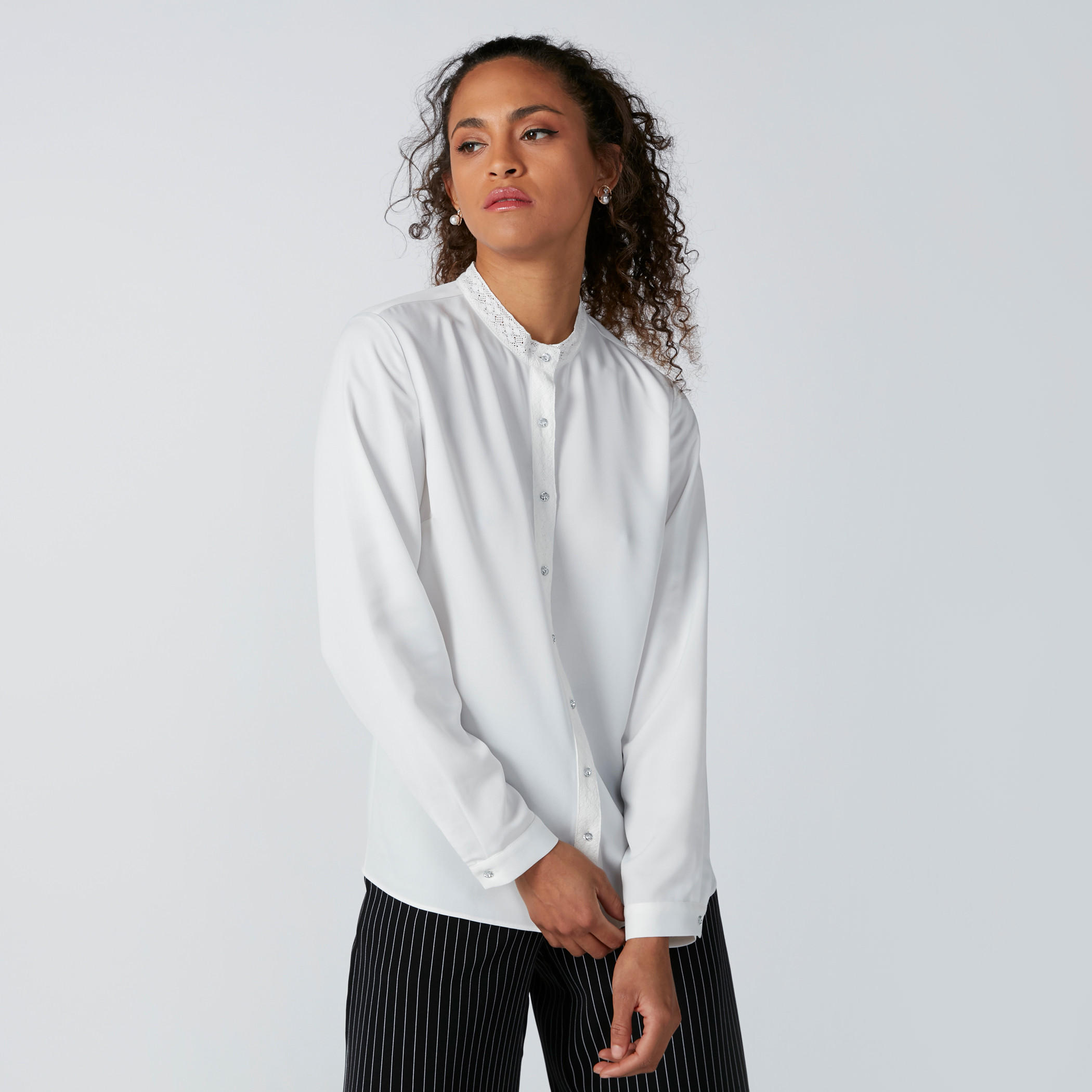 قميص بياقة ماندارين وأكمام طويلة وتفاصيل دانتيل-women-clothing-shirtsandblouses-shirts-image-3