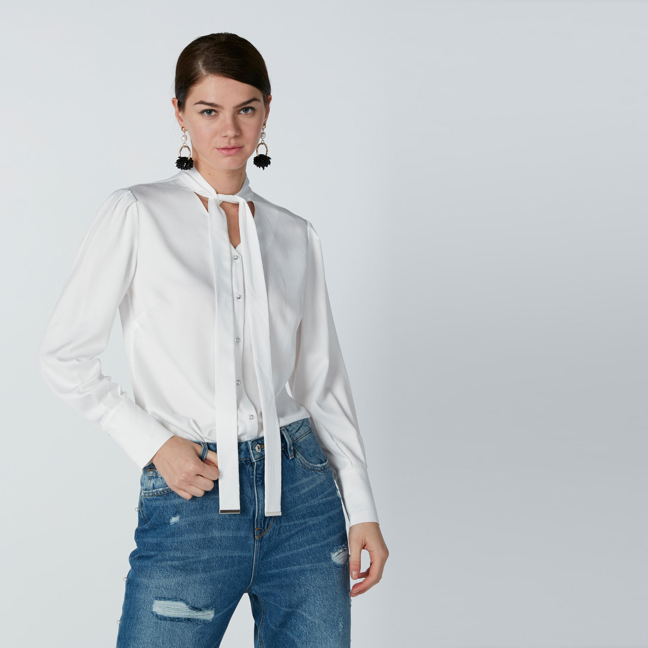قميص بقصّة عادية وأكمام طويلة وياقة رباط-women-clothing-shirtsandblouses-shirts-image-1