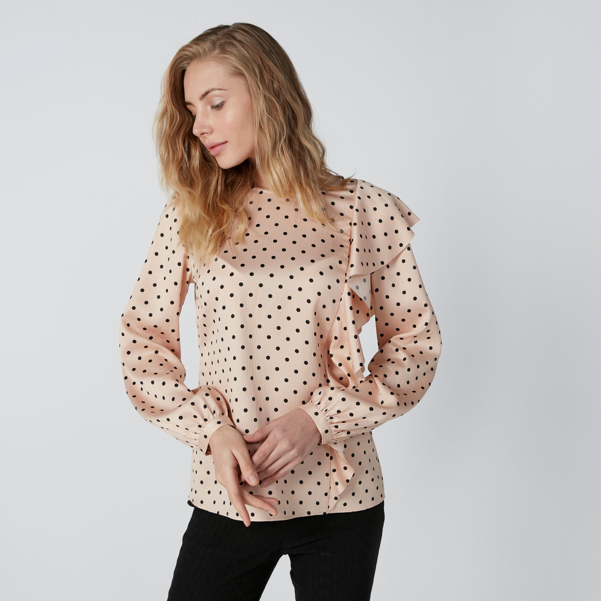 بلوزة بأكمام طويلة وتفاصيل كشكش وطبعات منقطة-women-clothing-shirtsandblouses-blouses-image-3