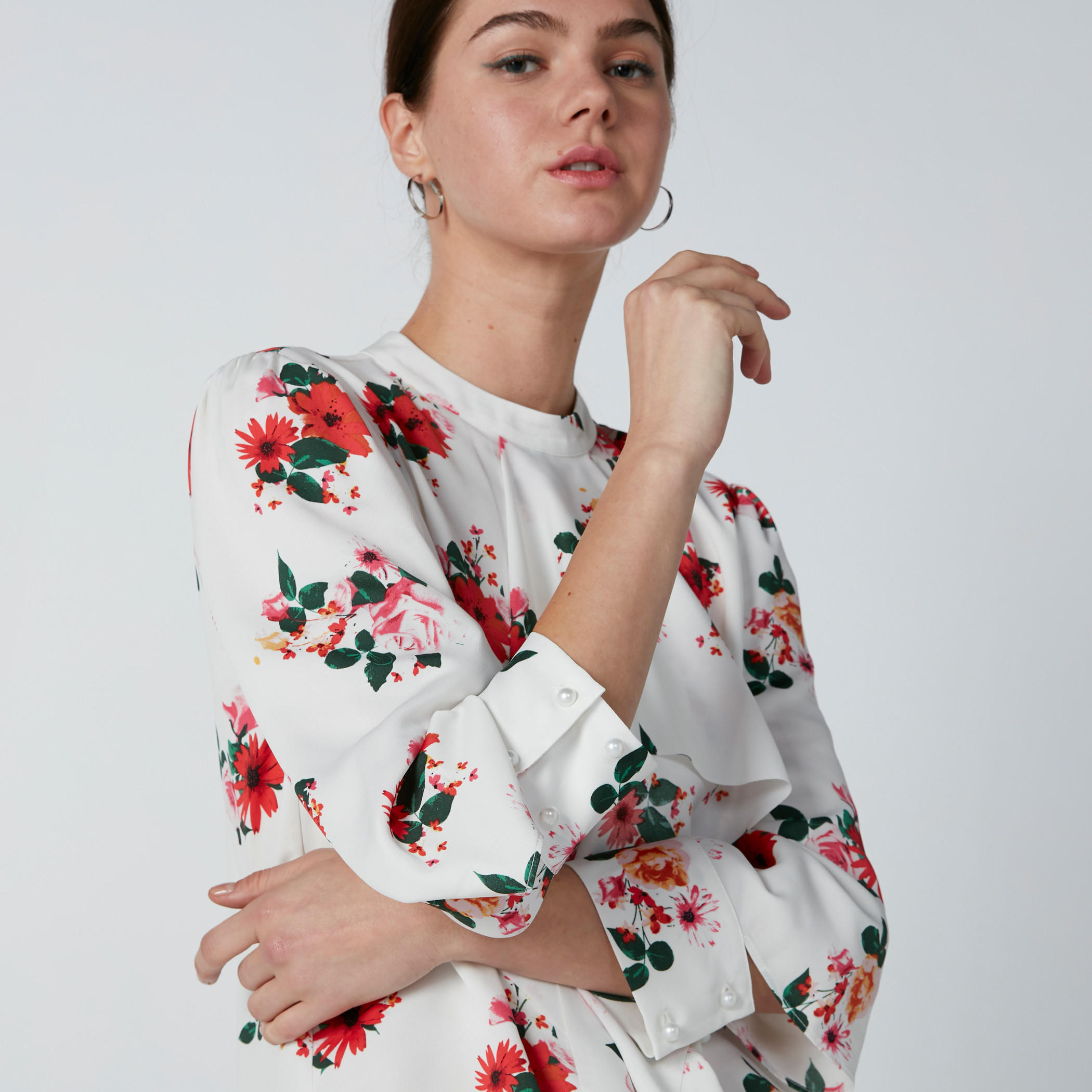 بلوزة بياقة ماندارين وتفاصيل كشكش وطبعات أزهار-women-clothing-shirtsandblouses-blouses-image-1