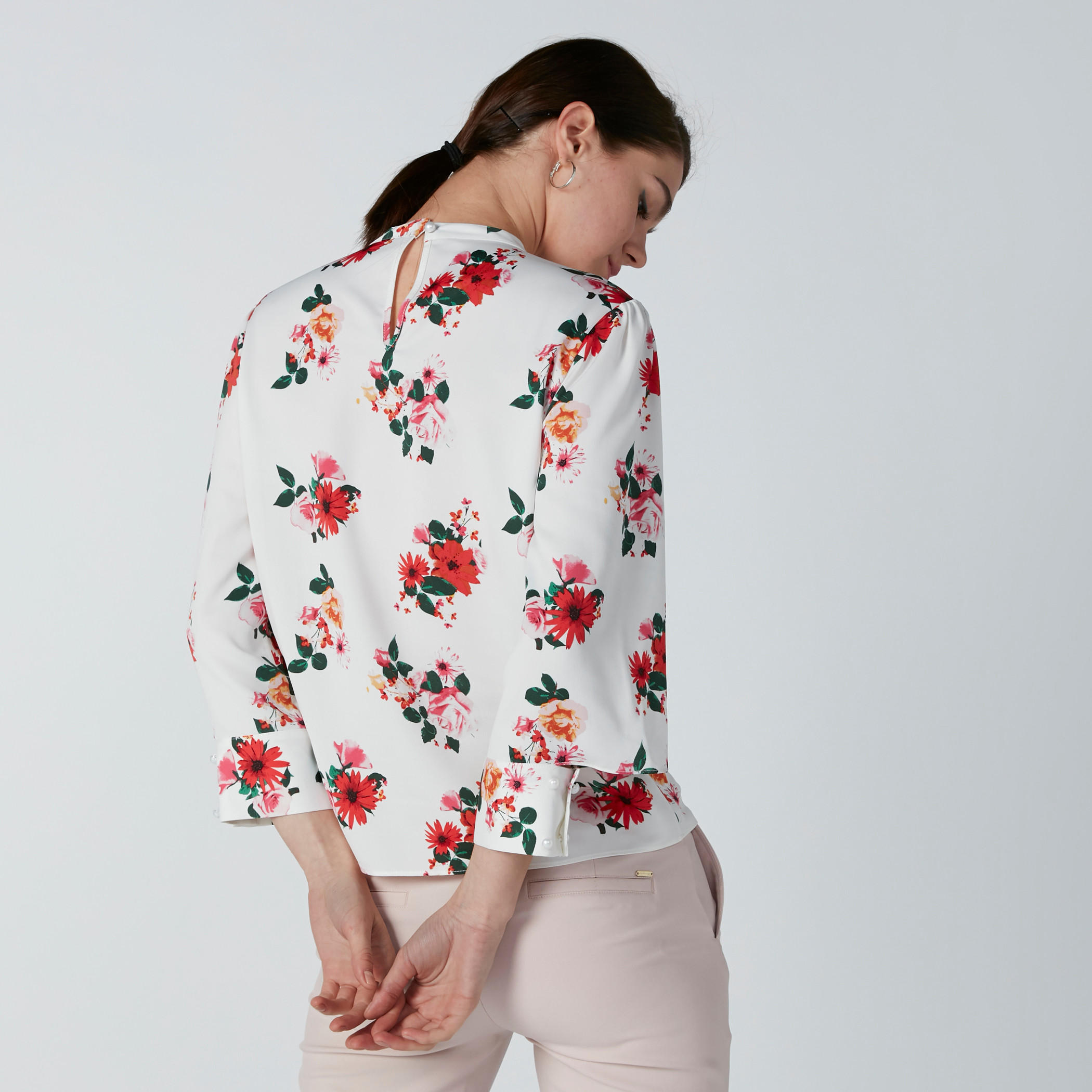 بلوزة بياقة ماندارين وتفاصيل كشكش وطبعات أزهار-women-clothing-shirtsandblouses-blouses-image-2