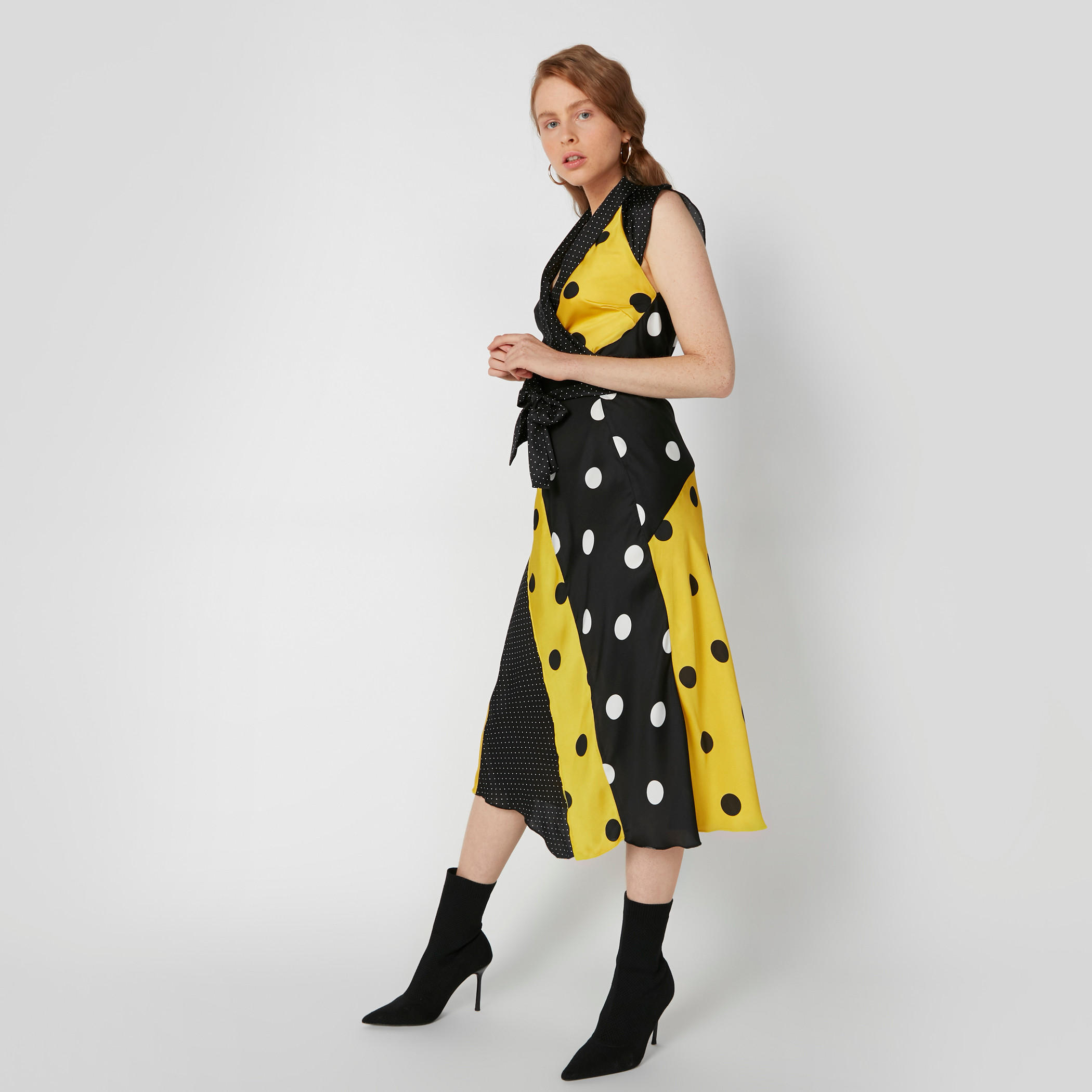 فستان متوسط الطول دون أكمام بحوّاف غير مستويّة وطبعات منقّطة-women-clothing-dresses-image-4