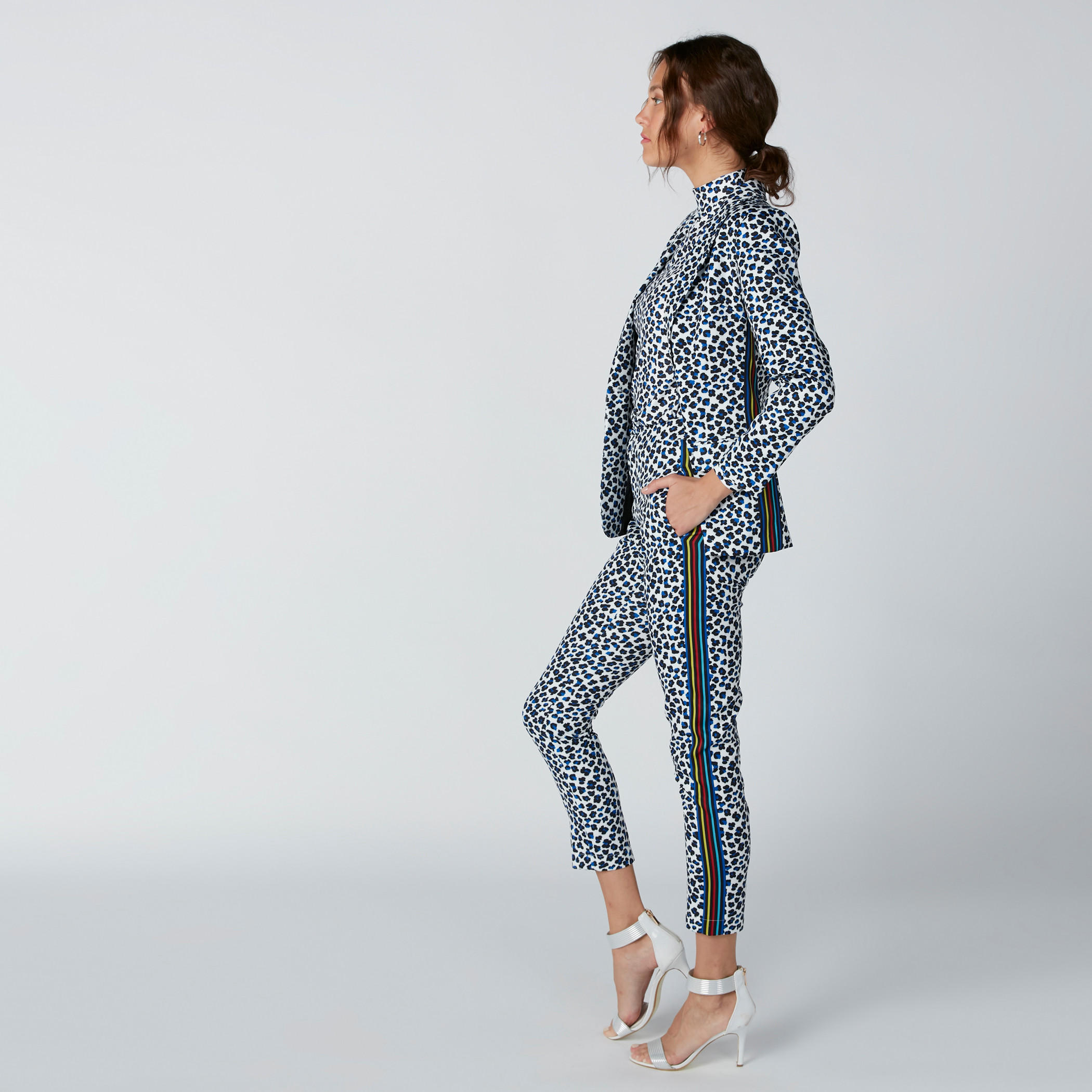 بنطال بشريط جانبي وطبعات-women-clothing-bottoms-trousers-image-1