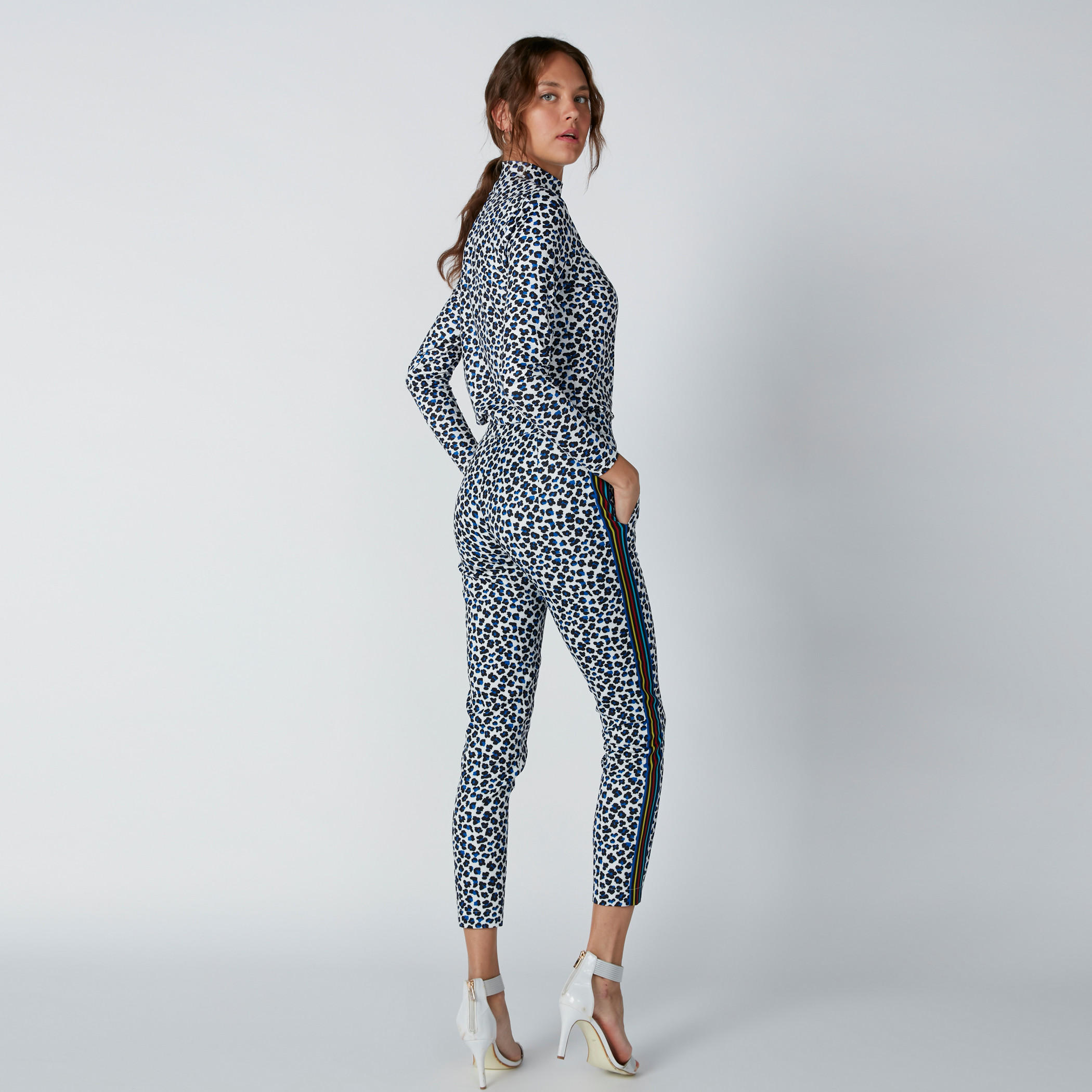 بنطال بشريط جانبي وطبعات-women-clothing-bottoms-trousers-image-2