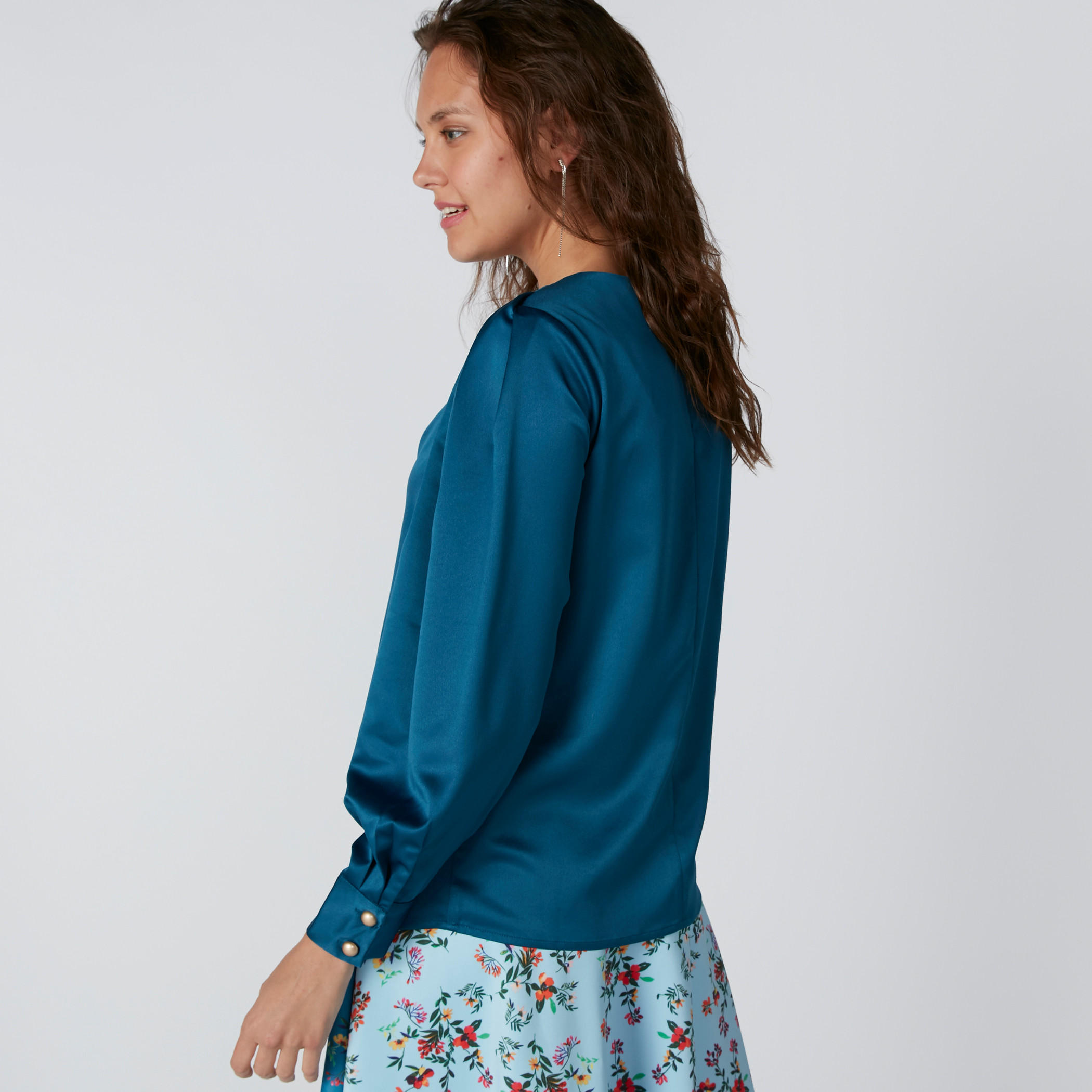 بلوزة بأكمام طويلة وياقة مستديرة-women-clothing-shirtsandblouses-blouses-image-4