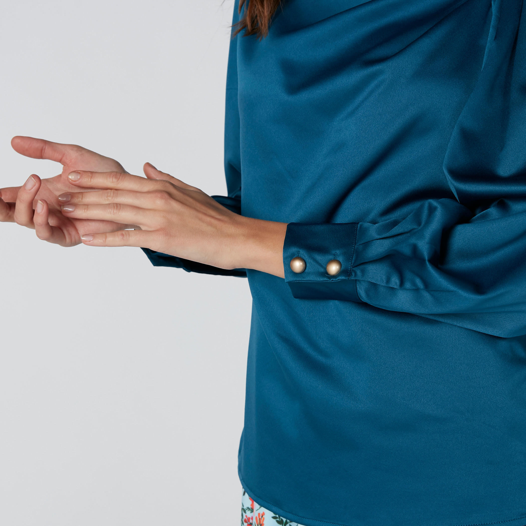 بلوزة بأكمام طويلة وياقة مستديرة-women-clothing-shirtsandblouses-blouses-image-2