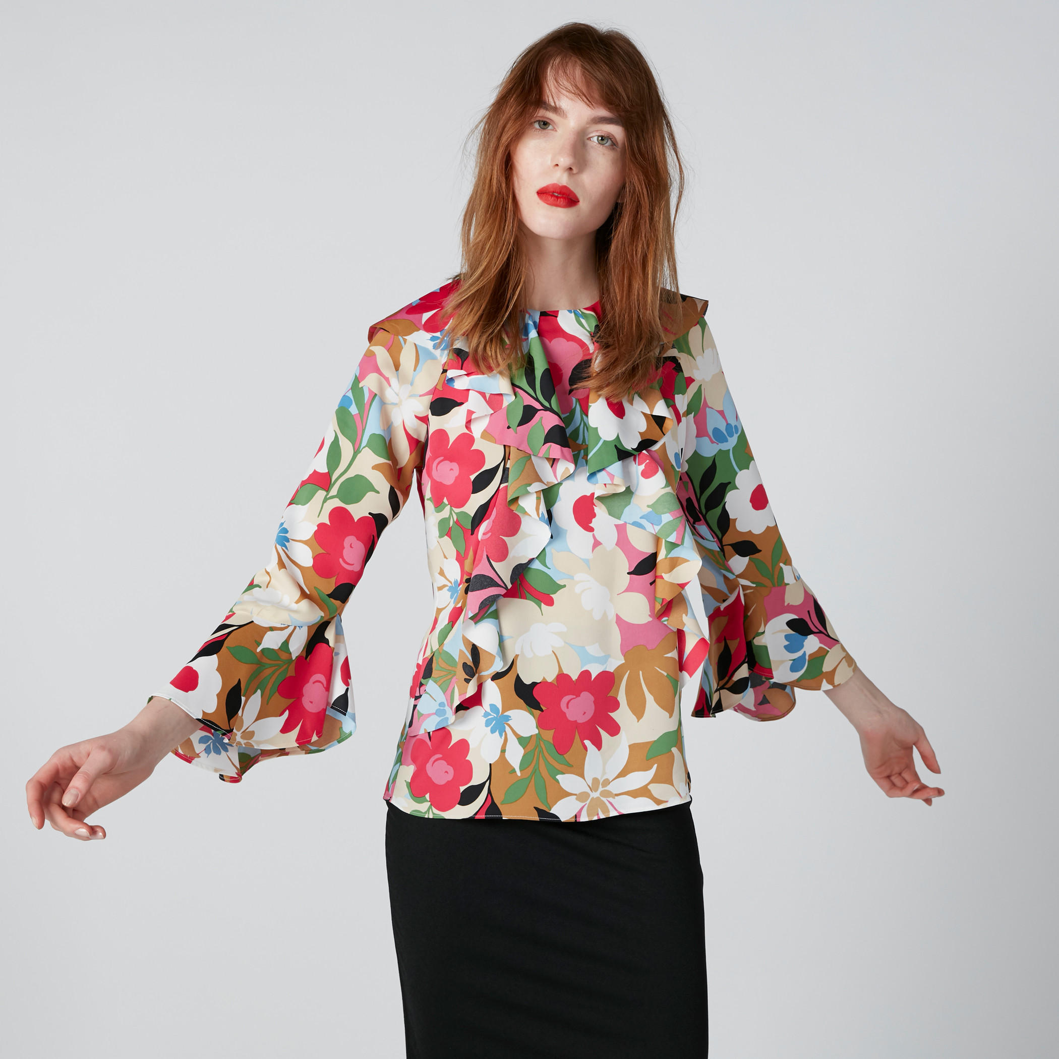 بلوزة بأكمام واسعة وتفاصيل كشكش وطبعات زهرية-women-clothing-shirtsandblouses-blouses-image-1