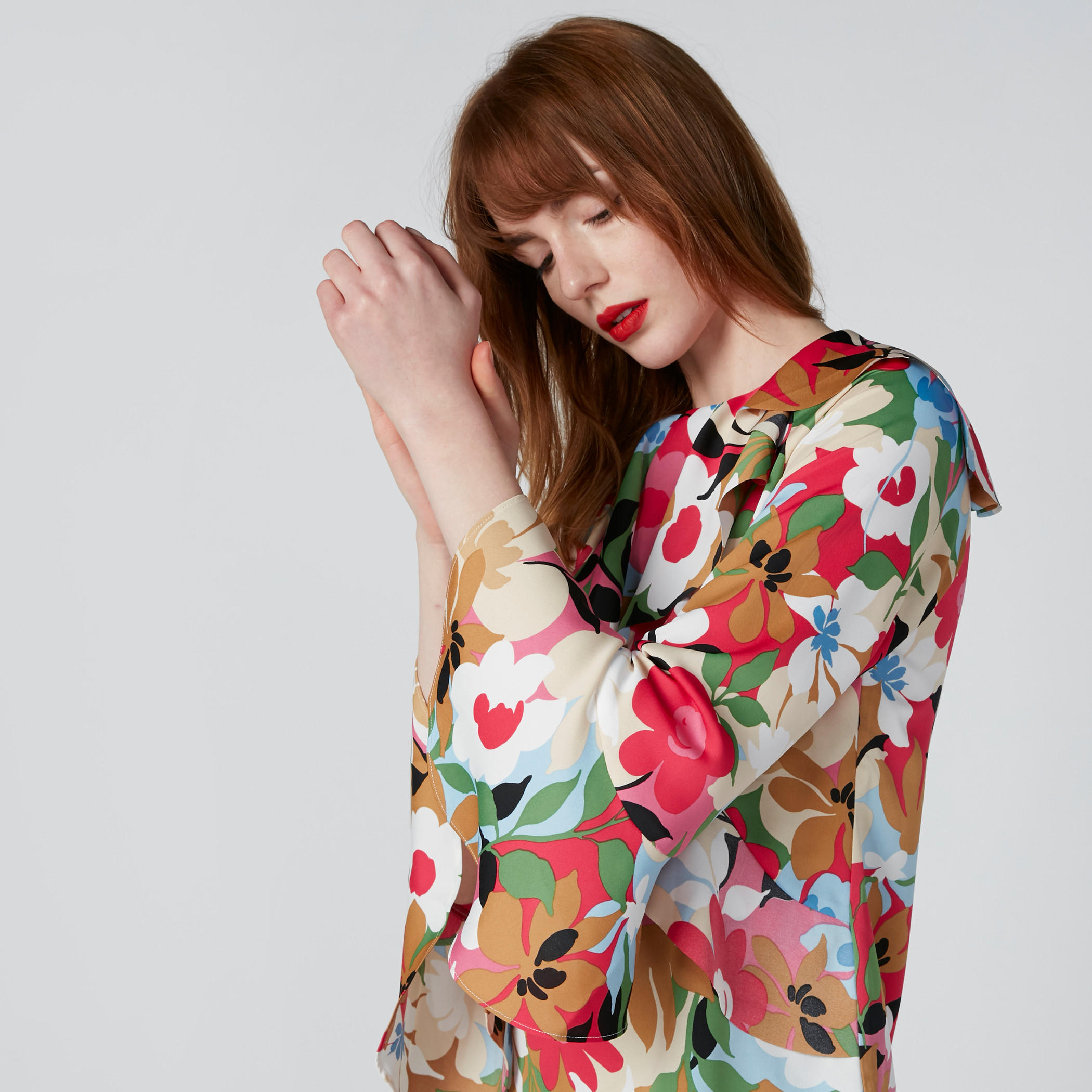 بلوزة بأكمام واسعة وتفاصيل كشكش وطبعات زهرية-women-clothing-shirtsandblouses-blouses-image-4