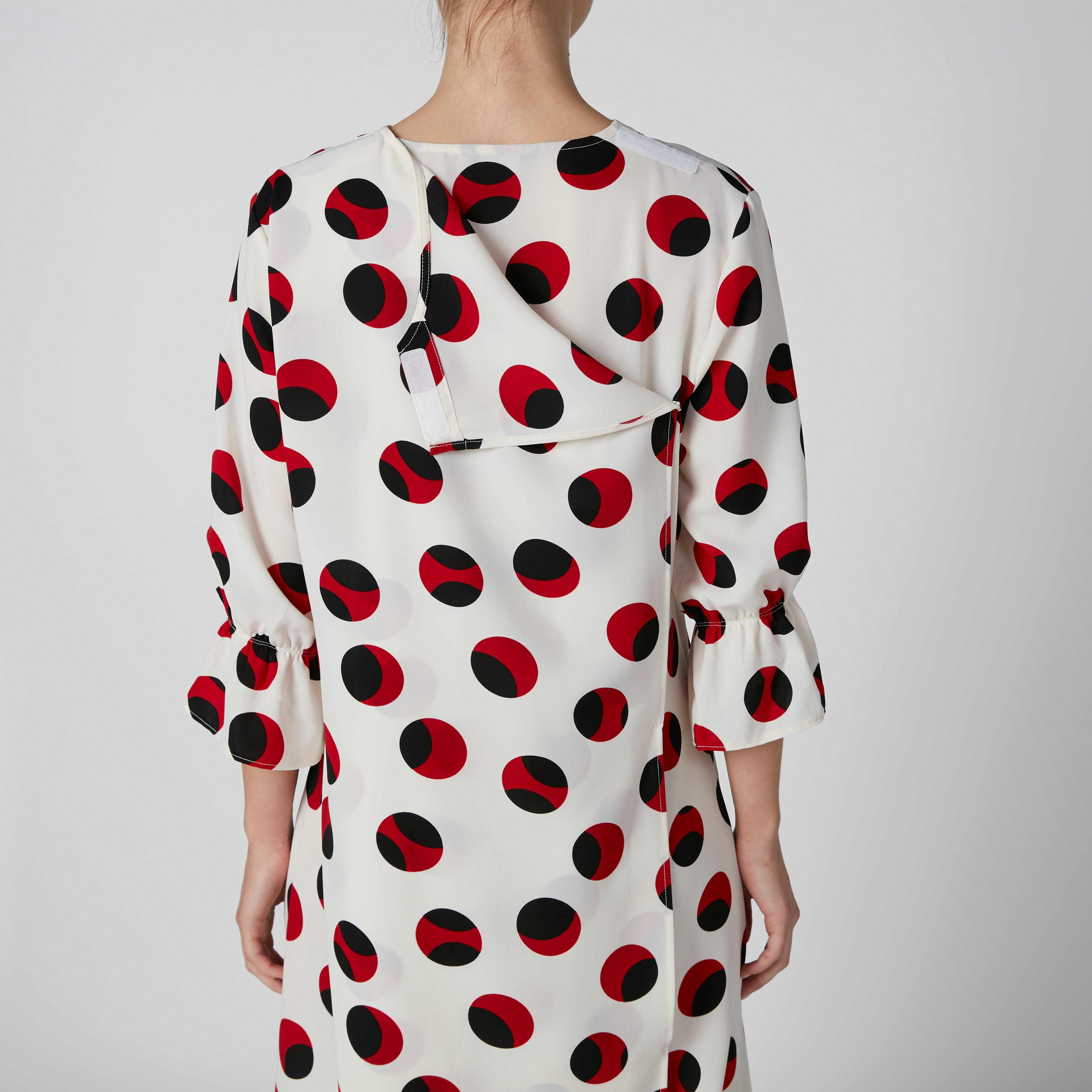 فستان إيه لاين متوسط الطول بأزرار وطبعات منقّطة-women-clothing-dresses-image-4