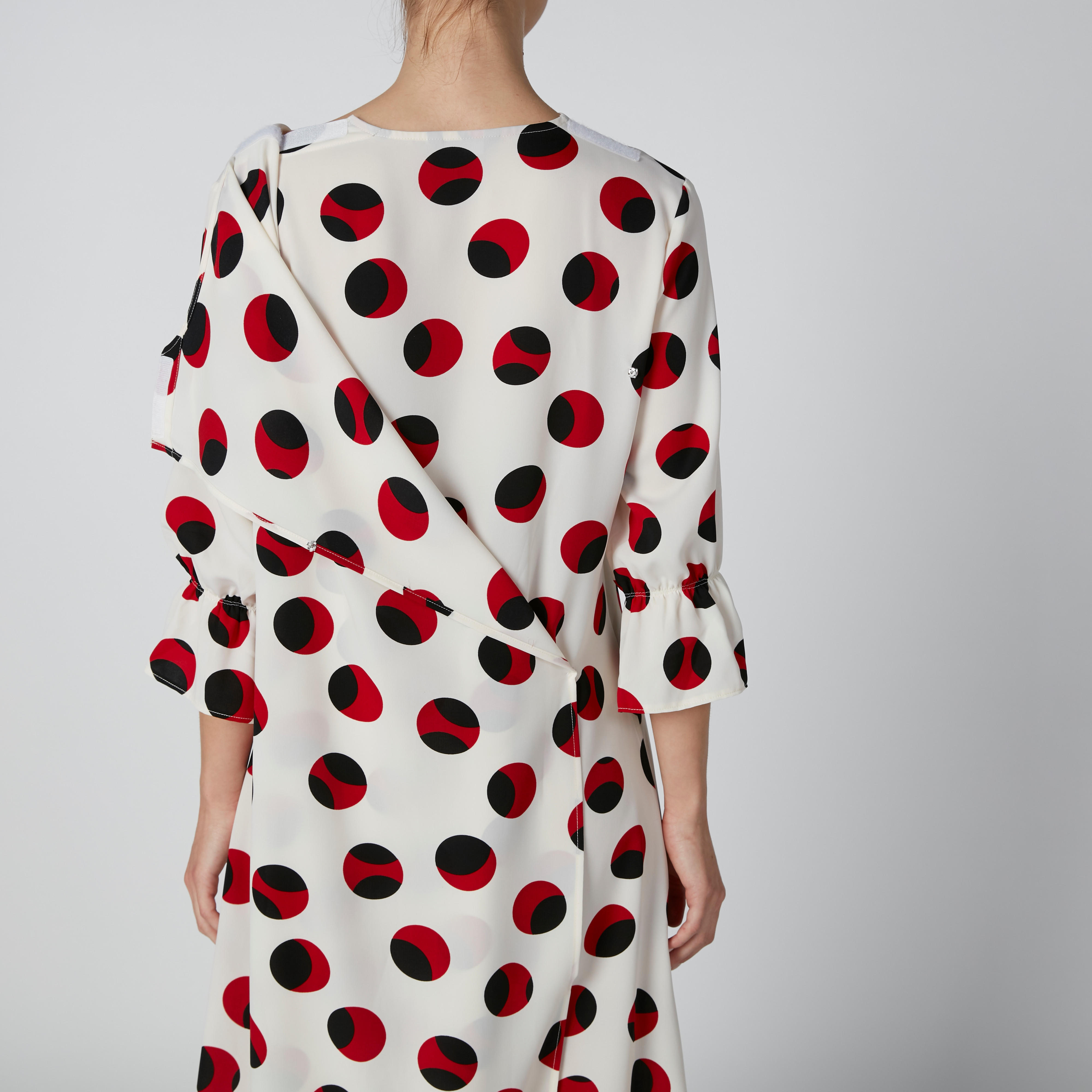 فستان إيه لاين متوسط الطول بأزرار وطبعات منقّطة-women-clothing-dresses-image-5