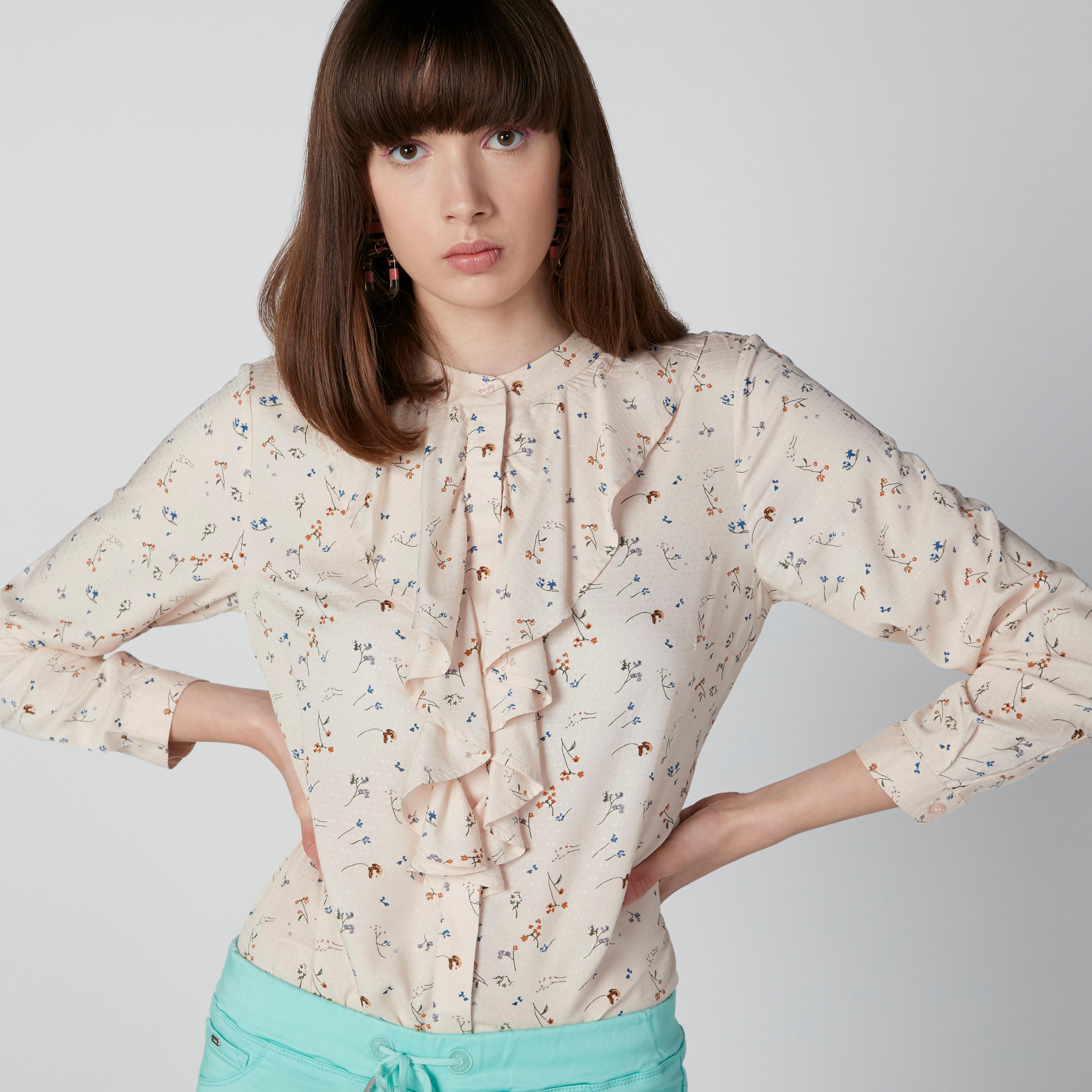 قميص بياقة ماندارين وتفاصيل كشكش وطبعات-women-clothing-shirtsandblouses-shirts-image-3