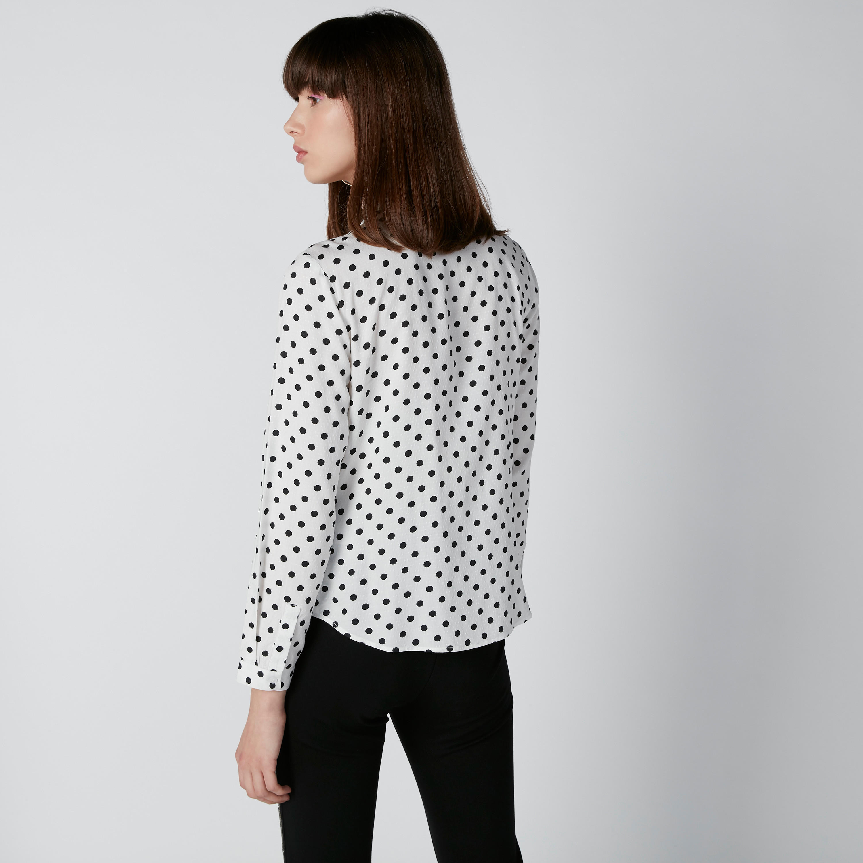 قميص بياقة ماندارين وتفاصيل كشكش وطبعات منقطّة-women-clothing-shirtsandblouses-shirts-image-2