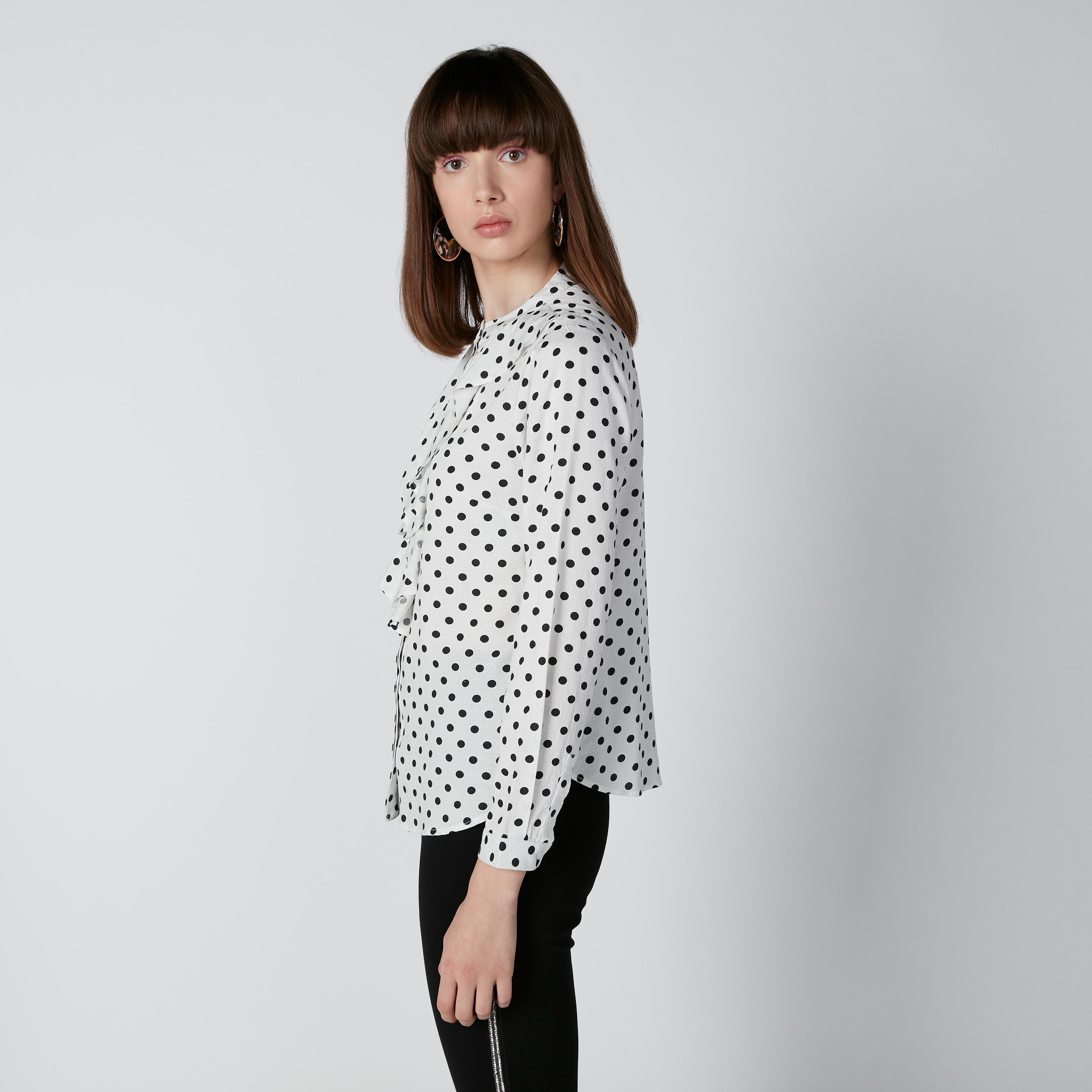 قميص بياقة ماندارين وتفاصيل كشكش وطبعات منقطّة-women-clothing-shirtsandblouses-shirts-image-3