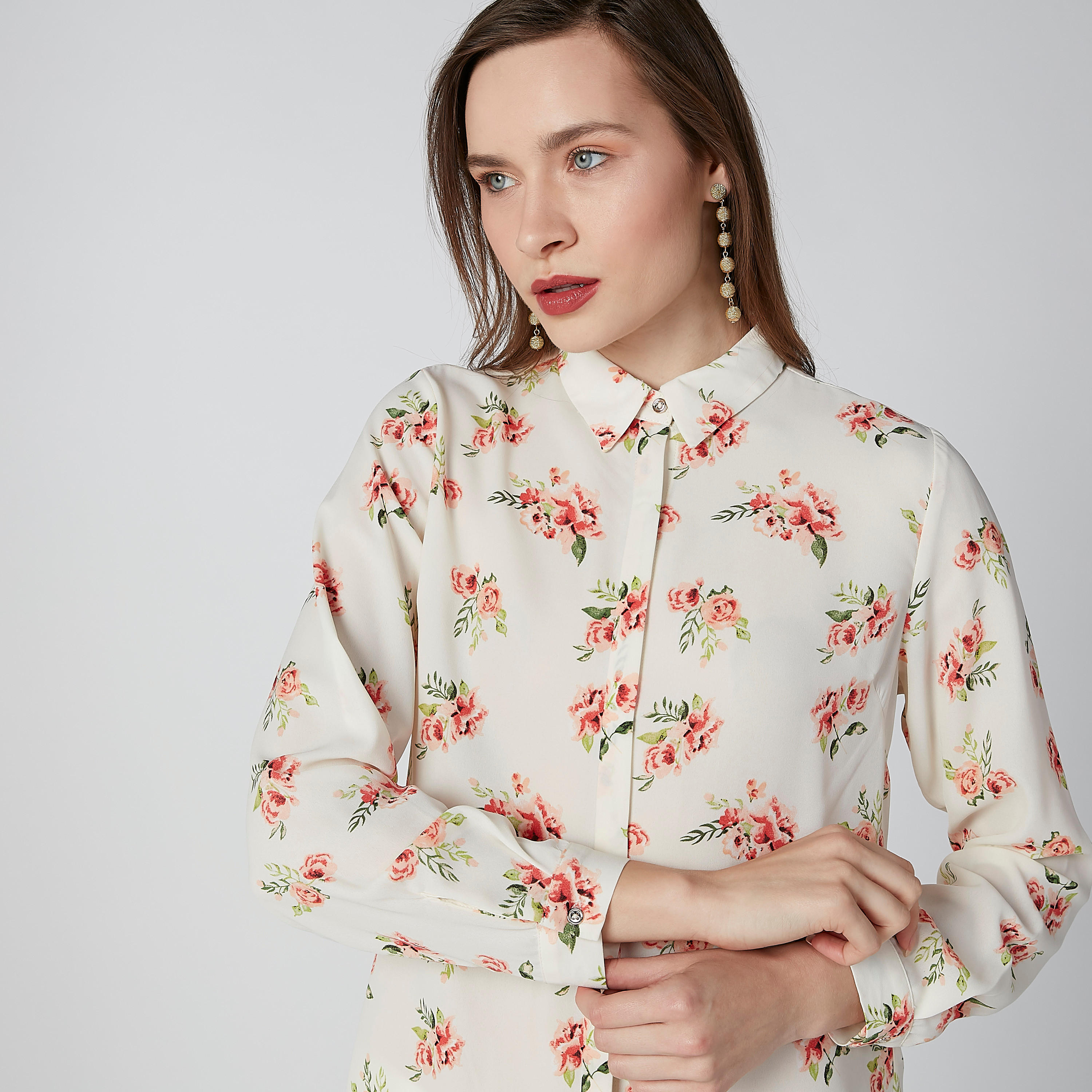 قميص بأكمام طويلة وأزرار غير مرئية وطبعات زهرية-women-clothing-shirtsandblouses-shirts-image-4