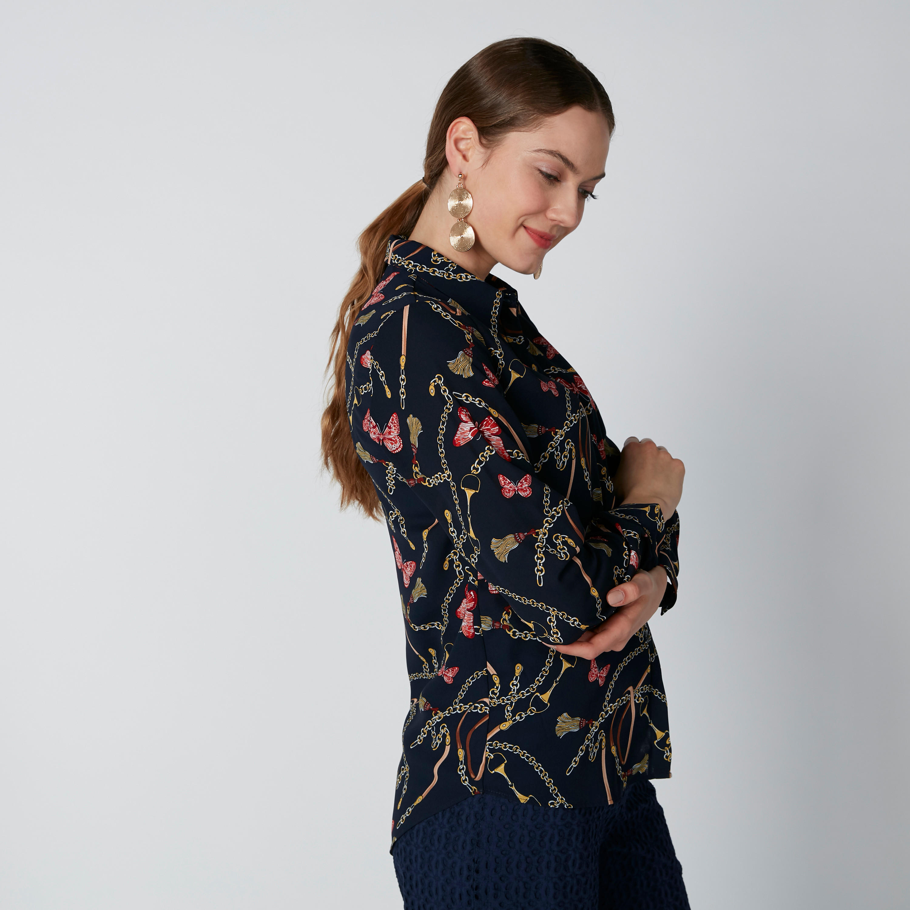قميص بأكمام طويلة وياقة واسعة وطبعات-women-clothing-shirtsandblouses-shirts-image-2
