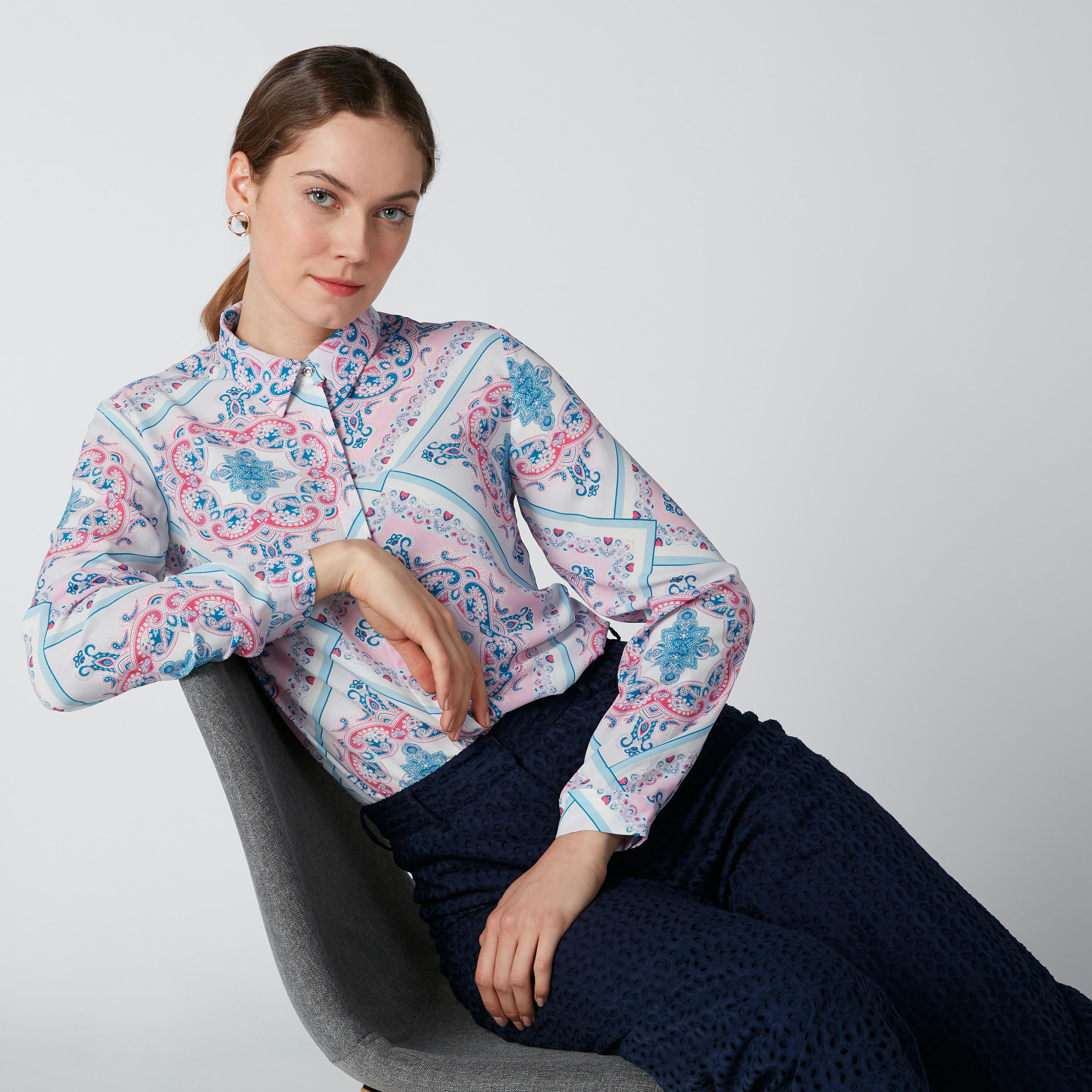 قميص بأكمام طويلة وياقة واسعة وطبعات-women-clothing-shirtsandblouses-shirts-image-5