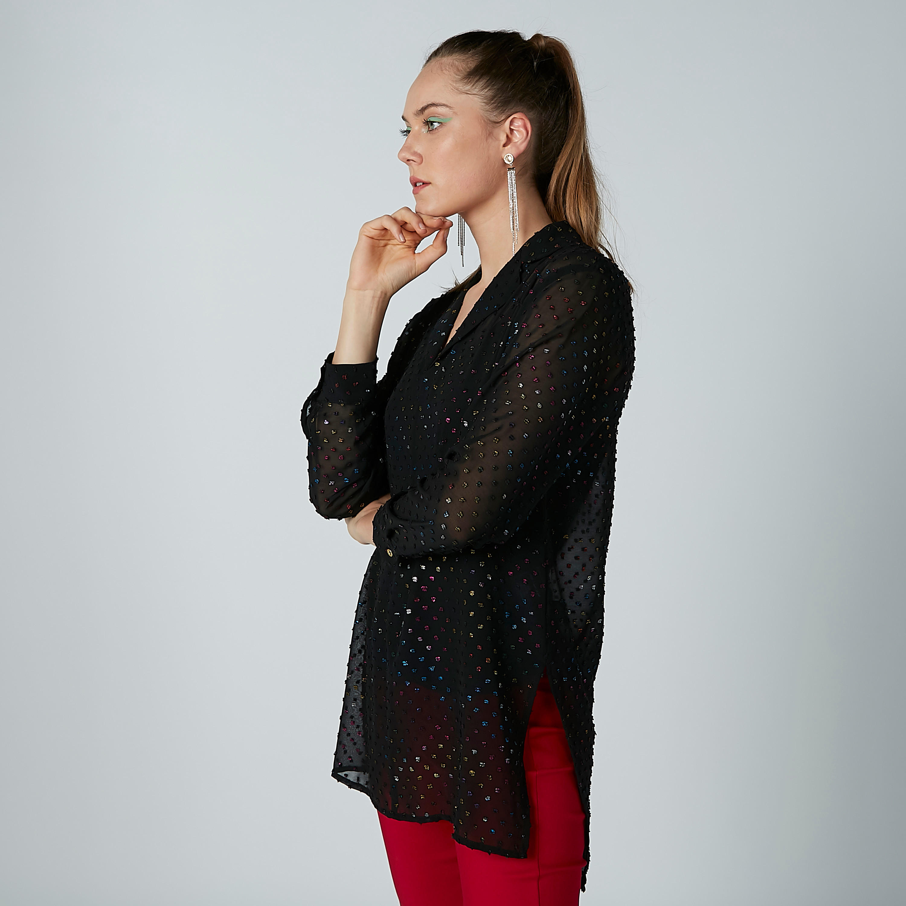 بلوزة مزيّنة بياقة عاديّة وأكمام طويلة-women-clothing-shirtsandblouses-blouses-image-3