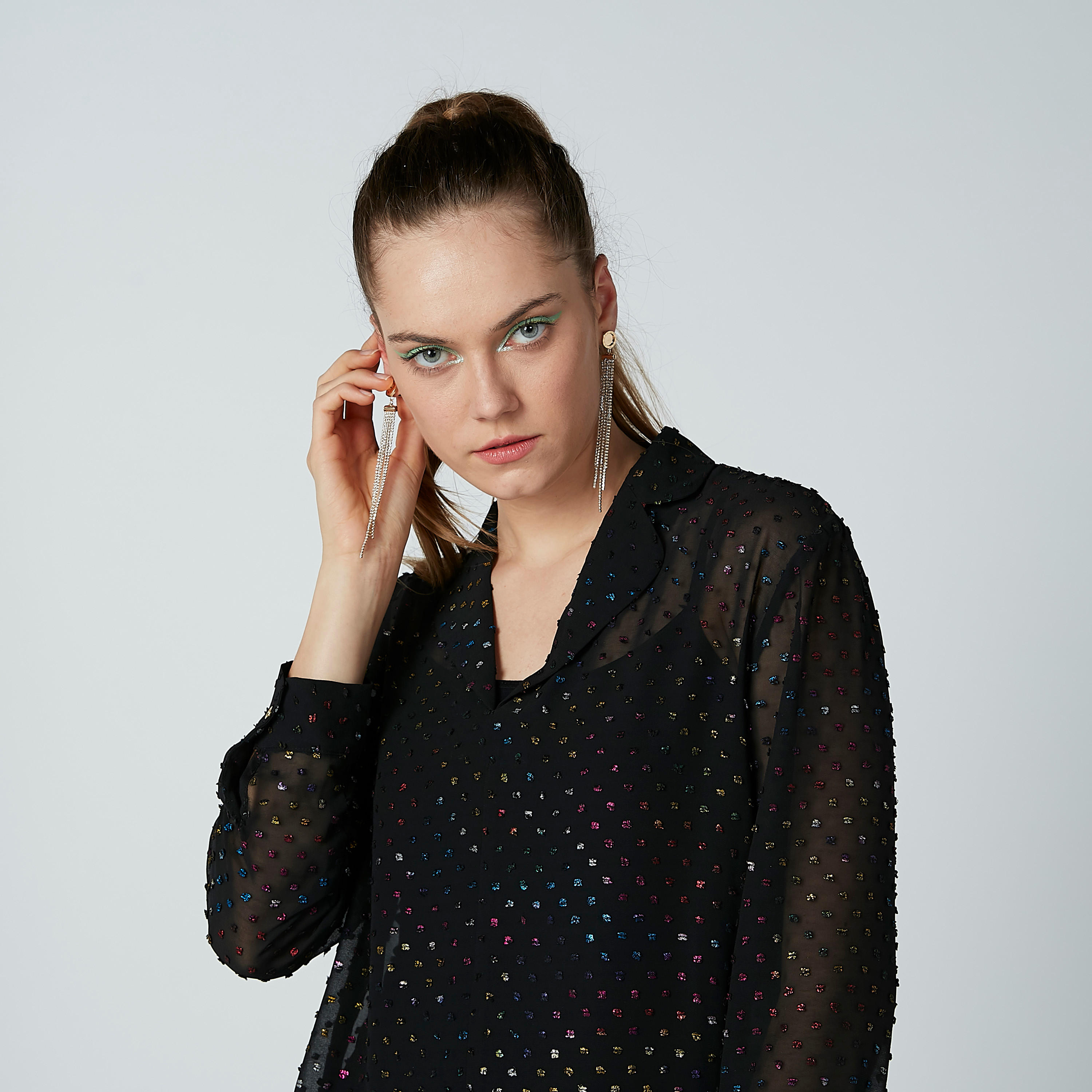 بلوزة مزيّنة بياقة عاديّة وأكمام طويلة-women-clothing-shirtsandblouses-blouses-image-4
