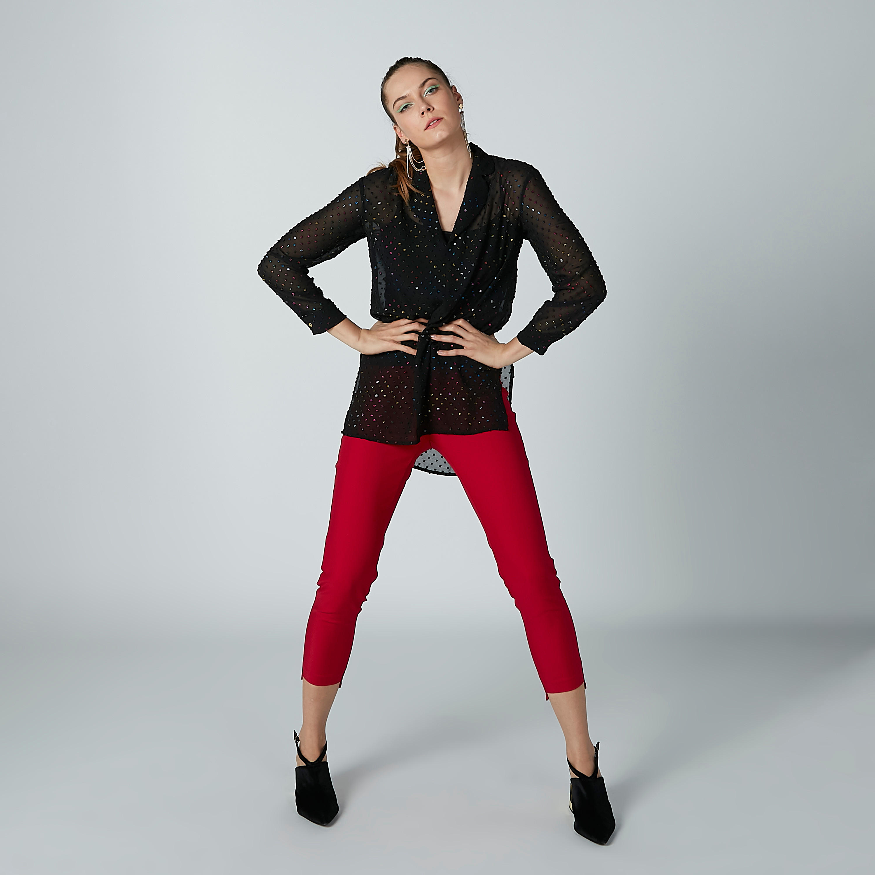 بلوزة مزيّنة بياقة عاديّة وأكمام طويلة-women-clothing-shirtsandblouses-blouses-image-2