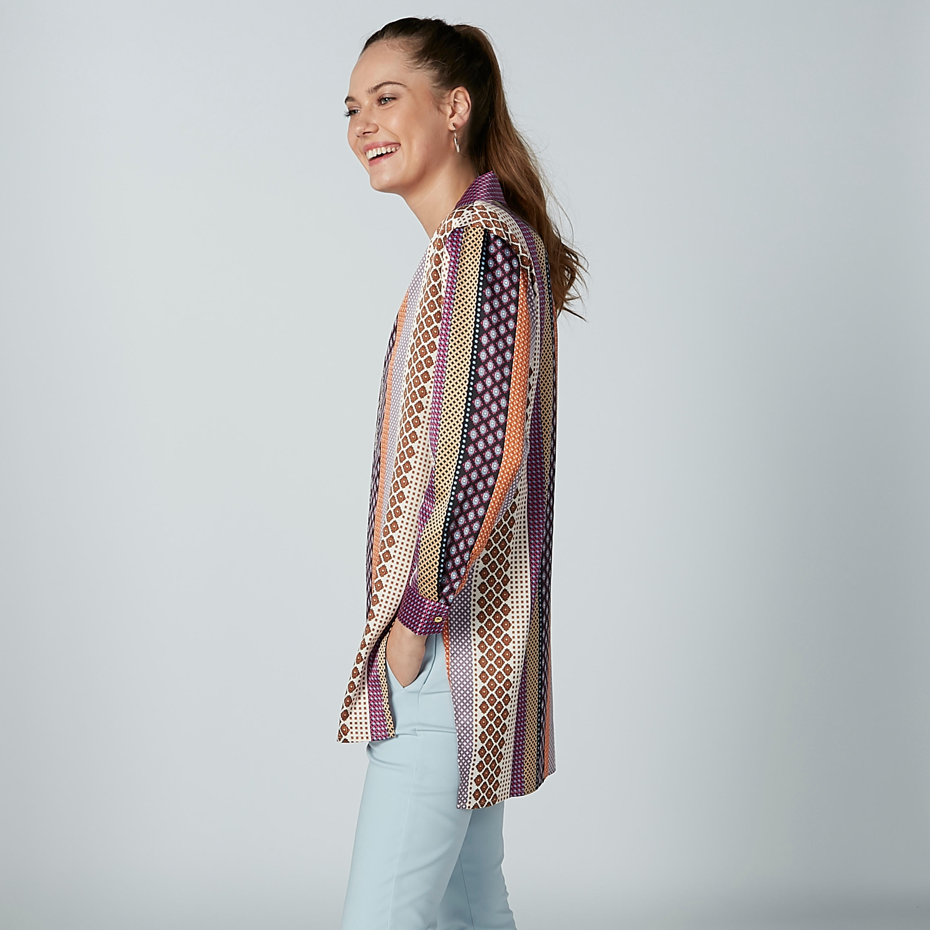 بلوزة بأكمام طويلة وحوّاف غير مستوية وطبعات-women-clothing-shirtsandblouses-blouses-image-1