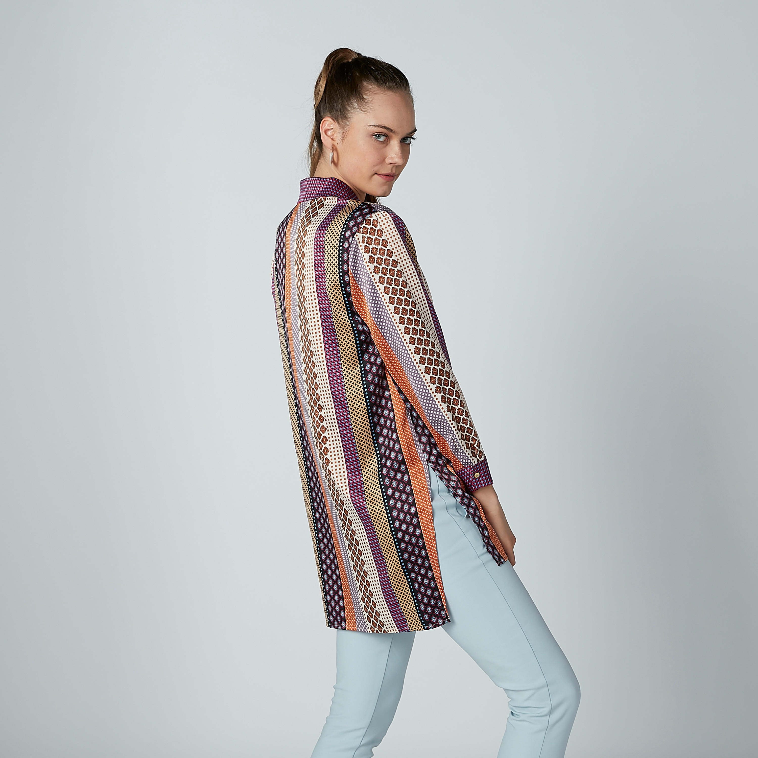 بلوزة بأكمام طويلة وحوّاف غير مستوية وطبعات-women-clothing-shirtsandblouses-blouses-image-3