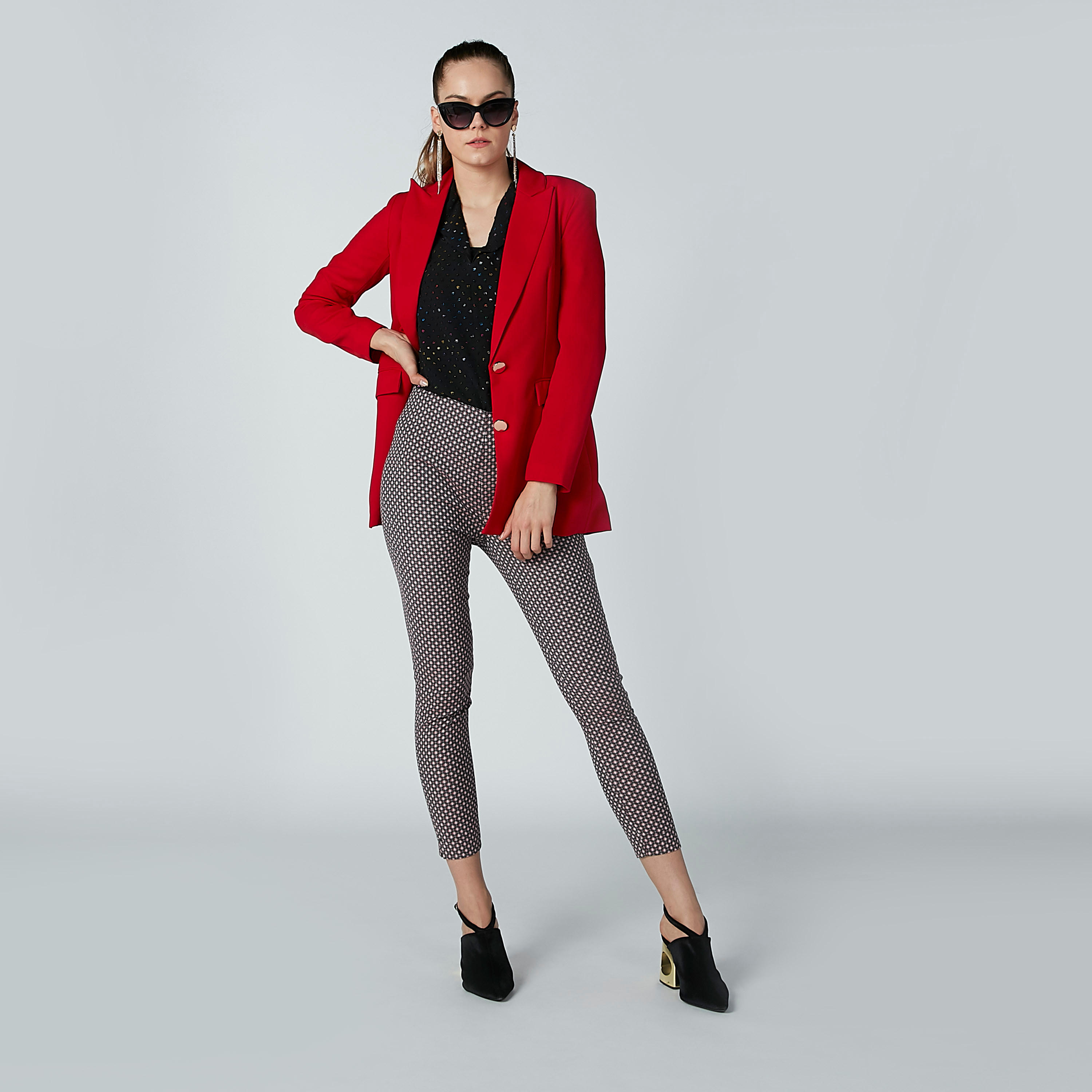 بنطال قصير بقصّة ضيّقة وطبعات-women-clothing-bottoms-leggings-image-1