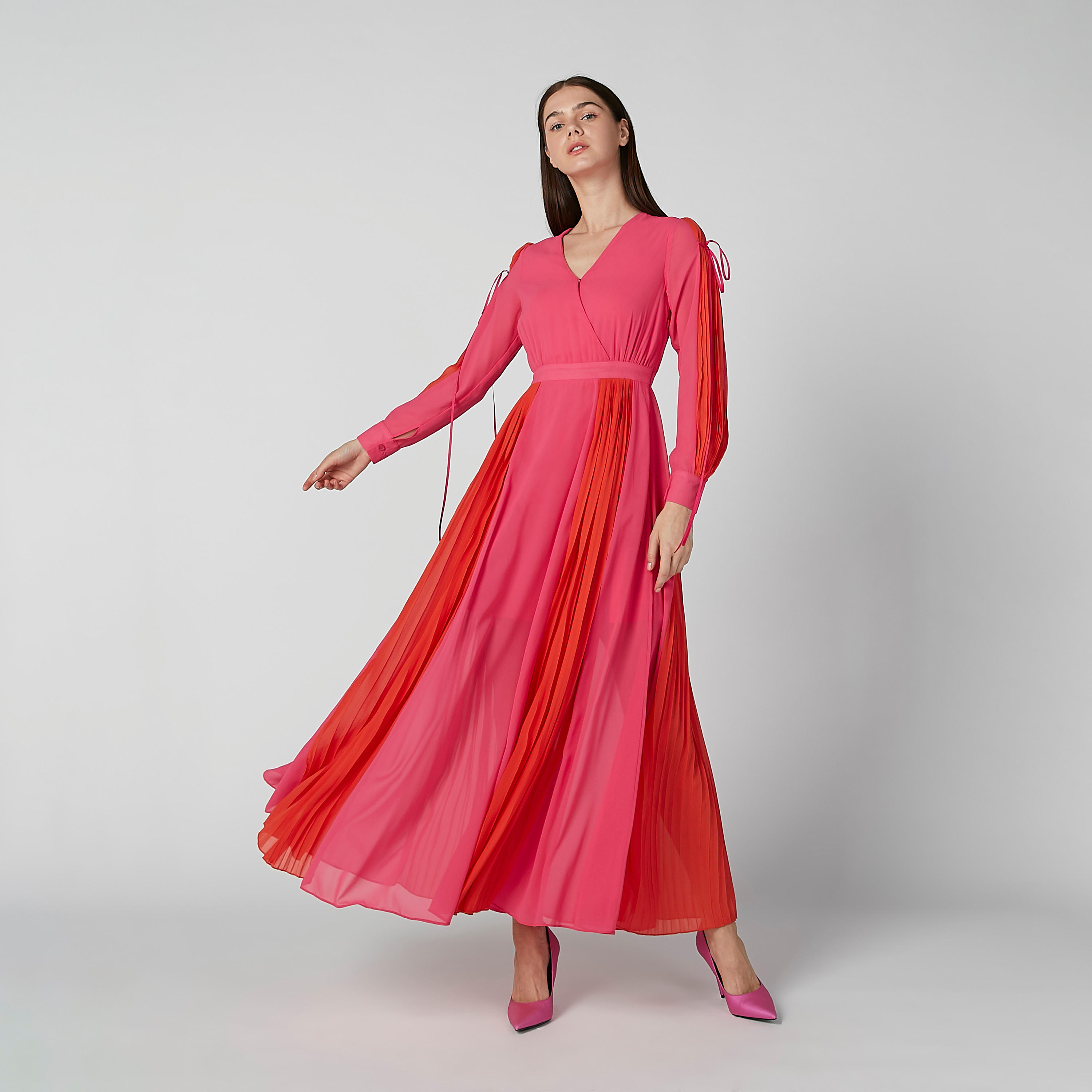فستان طويل بنمط كتل الألوان بياقة V وأكمام طويلة ورباط-women-clothing-dresses-image-1