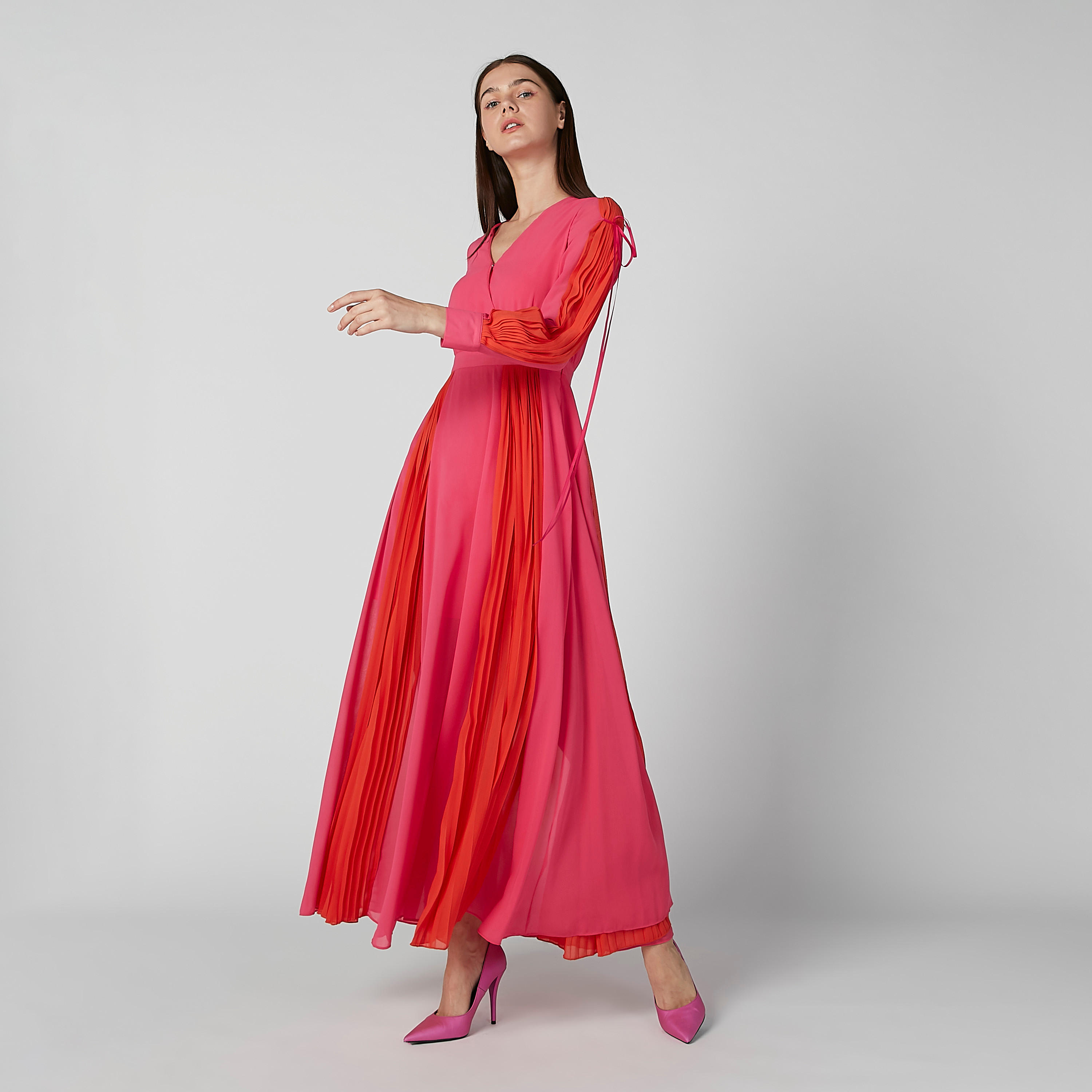 فستان طويل بنمط كتل الألوان بياقة V وأكمام طويلة ورباط-women-clothing-dresses-image-3