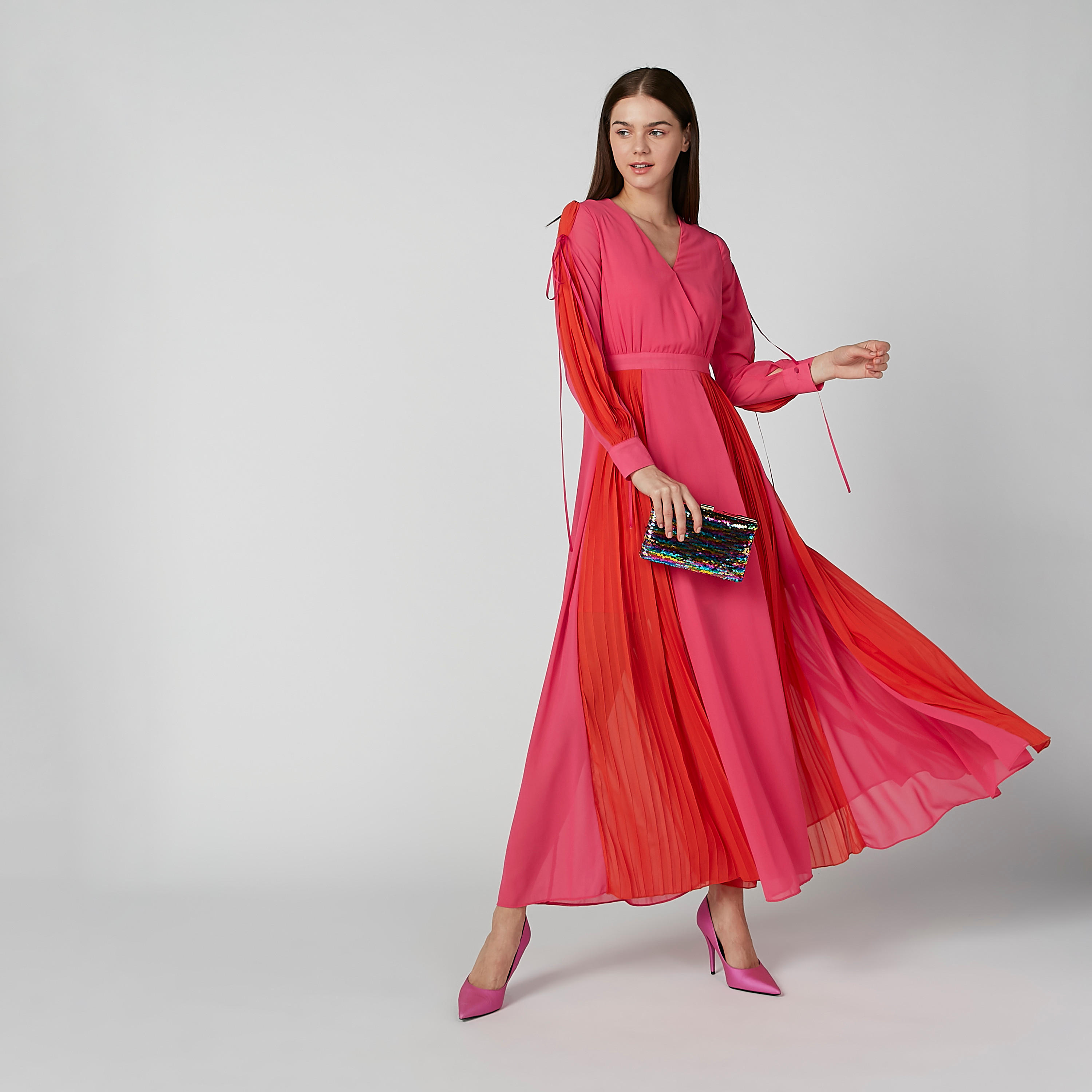 فستان طويل بنمط كتل الألوان بياقة V وأكمام طويلة ورباط-women-clothing-dresses-image-5