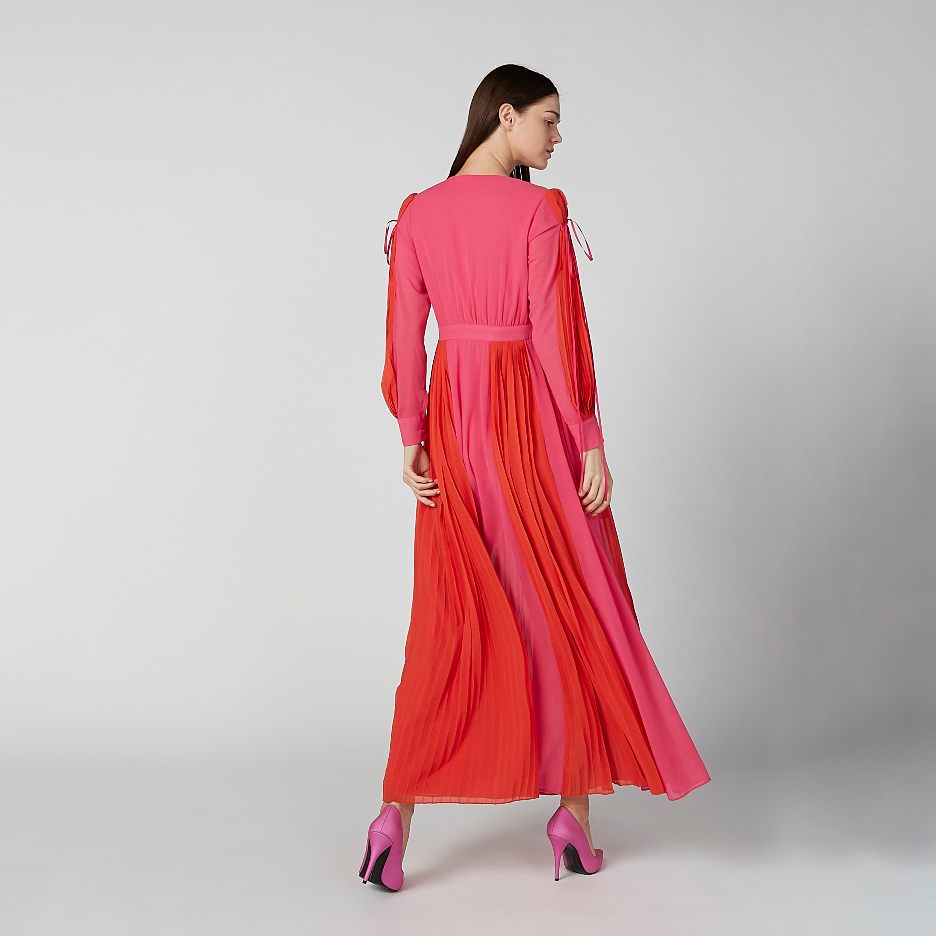 فستان طويل بنمط كتل الألوان بياقة V وأكمام طويلة ورباط-women-clothing-dresses-image-6