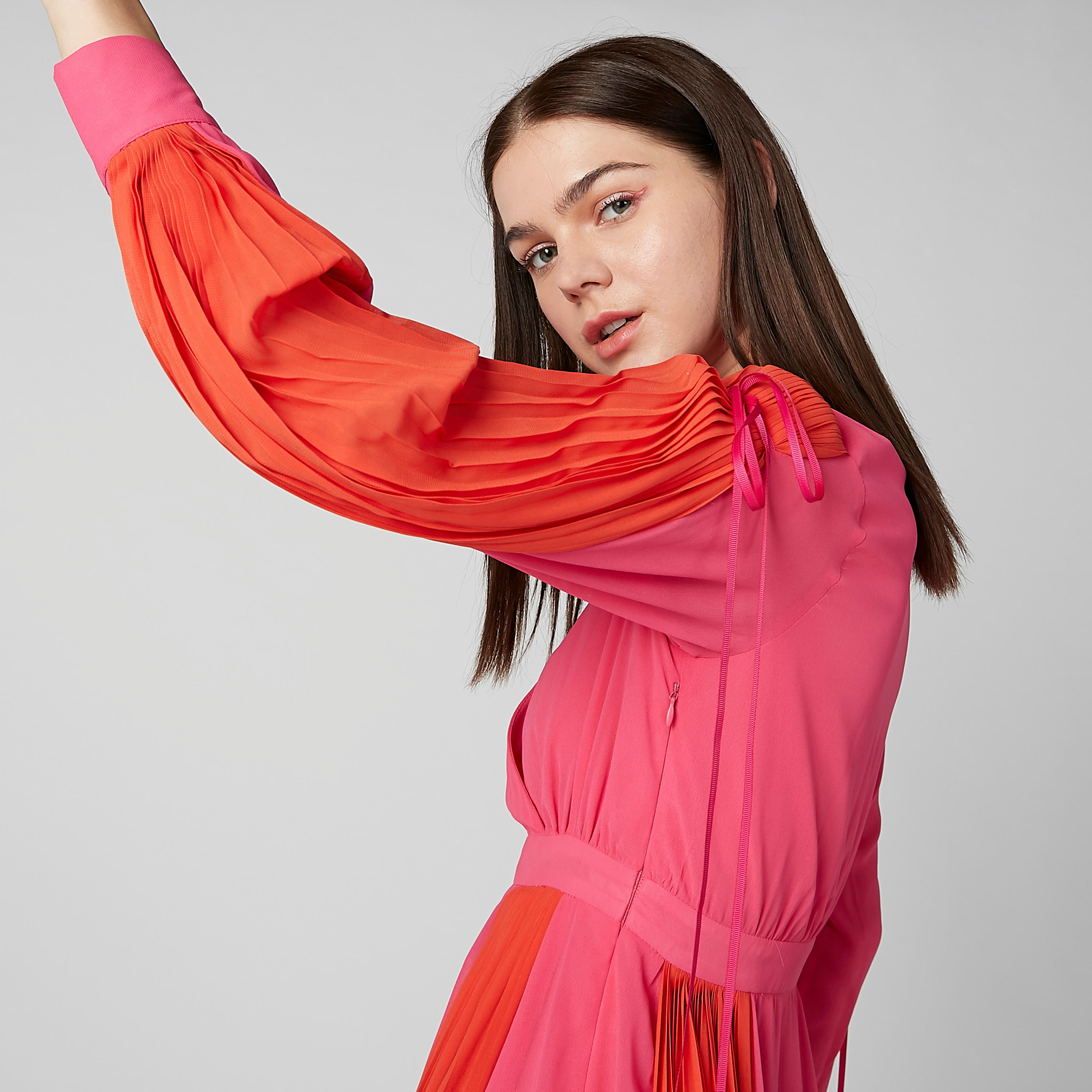فستان طويل بنمط كتل الألوان بياقة V وأكمام طويلة ورباط-women-clothing-dresses-image-7