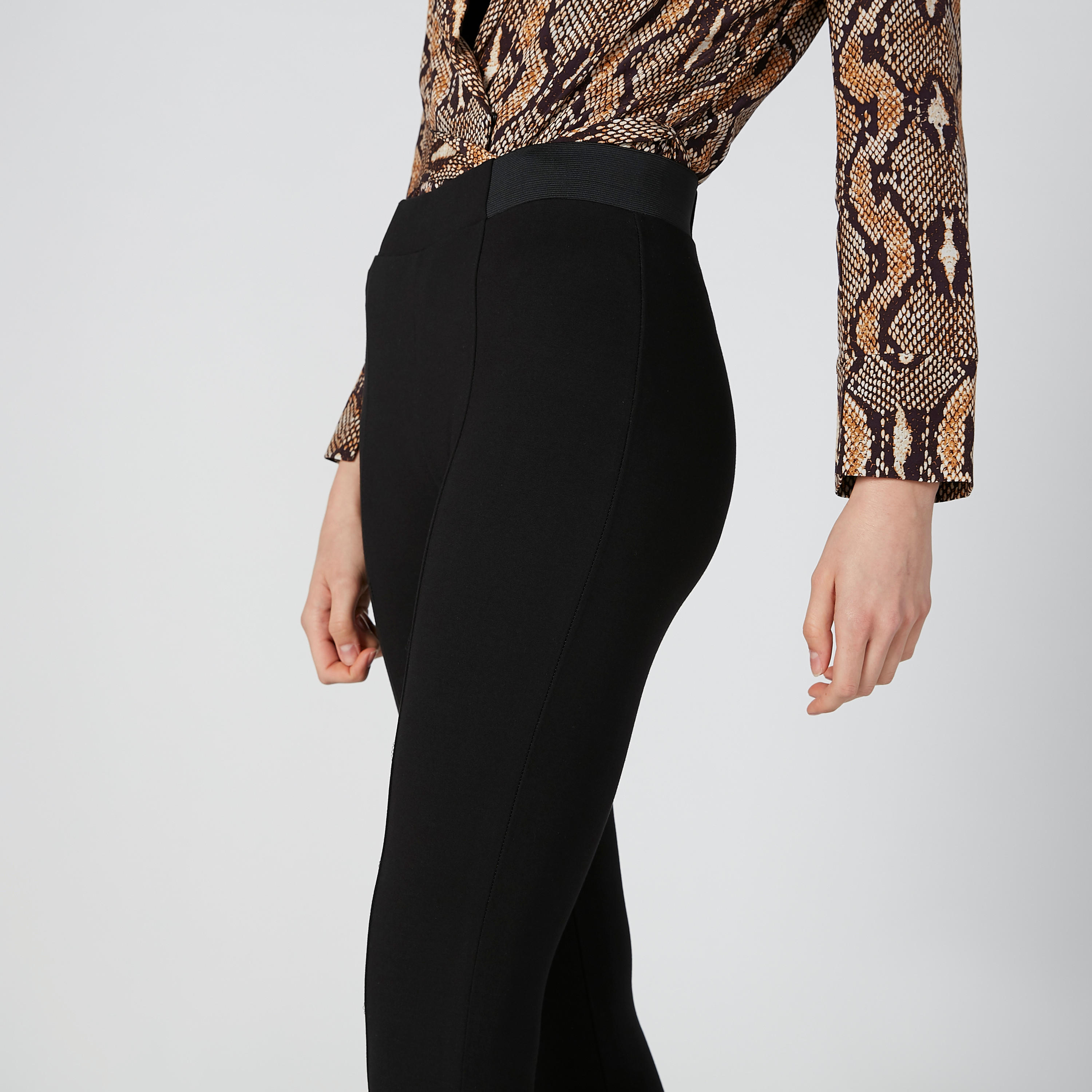 بنطال سادة بخصر مطاطي-women-clothing-bottoms-leggings-image-5