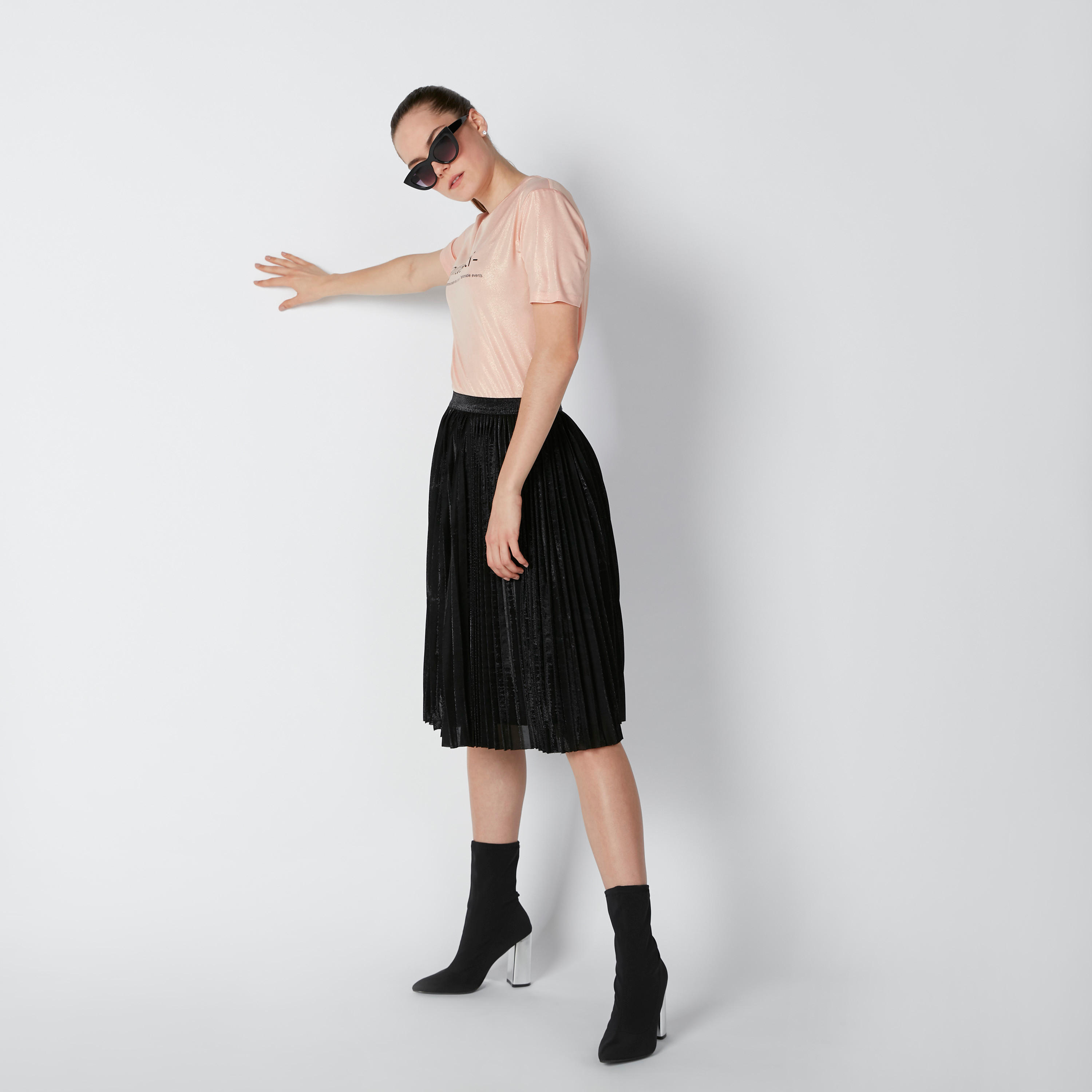 تنورة إيه لاين متوسطة الطول بخصر مطّاطي وثنيات-women-clothing-bottoms-skirts-image-4